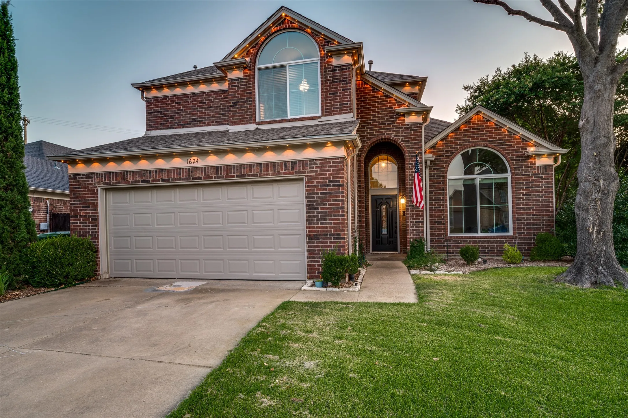 Single Family Residence For Sale in Denton County , 1624 Highdale Court, Flower Mound, Texas 75028, 3 Bedroom, 3 Bathroom, 2 Garage spaces, 1,977 Sqft, built in 1993, mls#21358431, Real Estate Agent in Flower Mound, Homes For Sale in Denton county, Homes For Sale in Flower Mound, Realtor in Flower Mound Texas, Real Estate Brokerage Independent Realty Texas, Luminita Cordes Realtor
