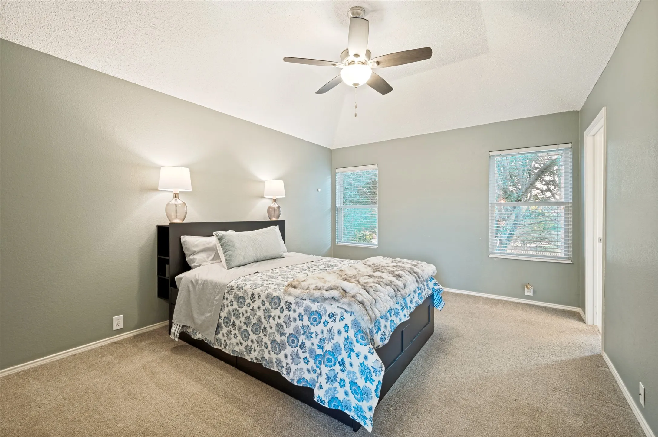 Single Family Residence For Sale in Denton County , 1624 Highdale Court, Flower Mound, Texas 75028, 3 Bedroom, 3 Bathroom, 2 Garage spaces, 1,977 Sqft, built in 1993, mls#21358431, Real Estate Agent in Flower Mound, Homes For Sale in Denton county, Homes For Sale in Flower Mound, Realtor in Flower Mound Texas, Real Estate Brokerage Independent Realty Texas, Luminita Cordes Realtor