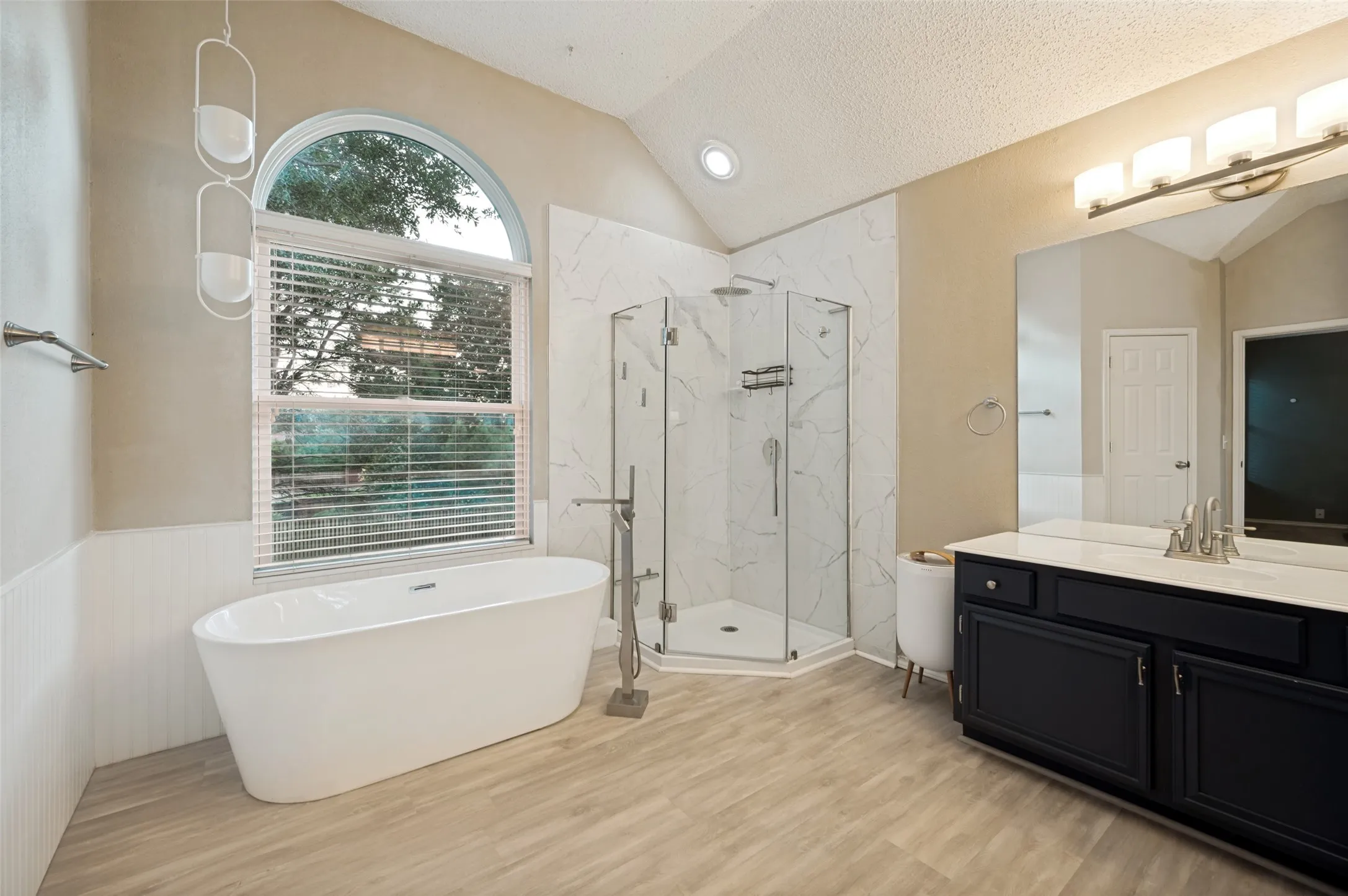 Single Family Residence For Sale in Denton County , 1624 Highdale Court, Flower Mound, Texas 75028, 3 Bedroom, 3 Bathroom, 2 Garage spaces, 1,977 Sqft, built in 1993, mls#21358431, Real Estate Agent in Flower Mound, Homes For Sale in Denton county, Homes For Sale in Flower Mound, Realtor in Flower Mound Texas, Real Estate Brokerage Independent Realty Texas, Luminita Cordes Realtor
