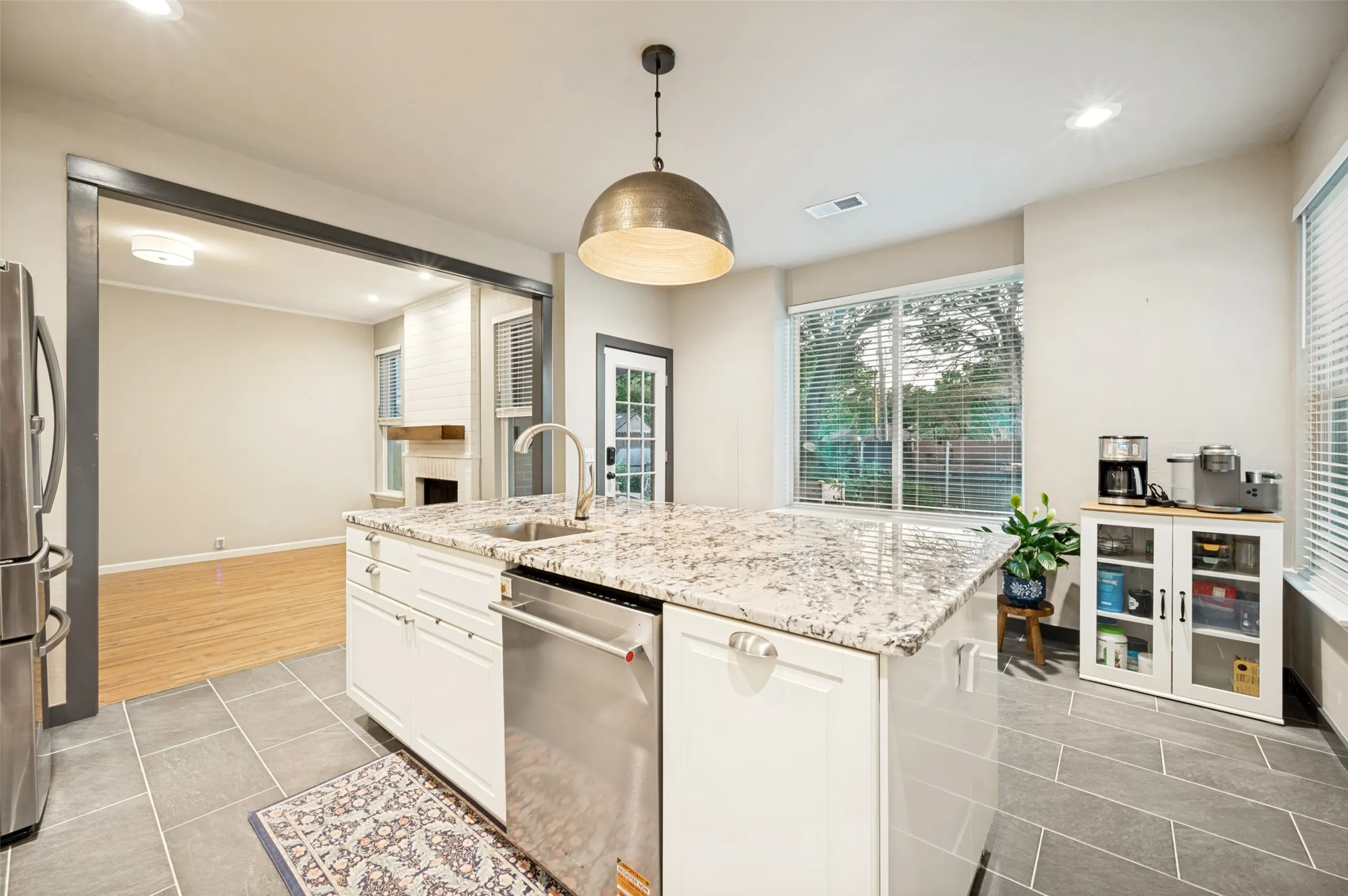 Single Family Residence For Sale in Denton County , 1624 Highdale Court, Flower Mound, Texas 75028, 3 Bedroom, 3 Bathroom, 2 Garage spaces, 1,977 Sqft, built in 1993, mls#21358431, Real Estate Agent in Flower Mound, Homes For Sale in Denton county, Homes For Sale in Flower Mound, Realtor in Flower Mound Texas, Real Estate Brokerage Independent Realty Texas, Luminita Cordes Realtor