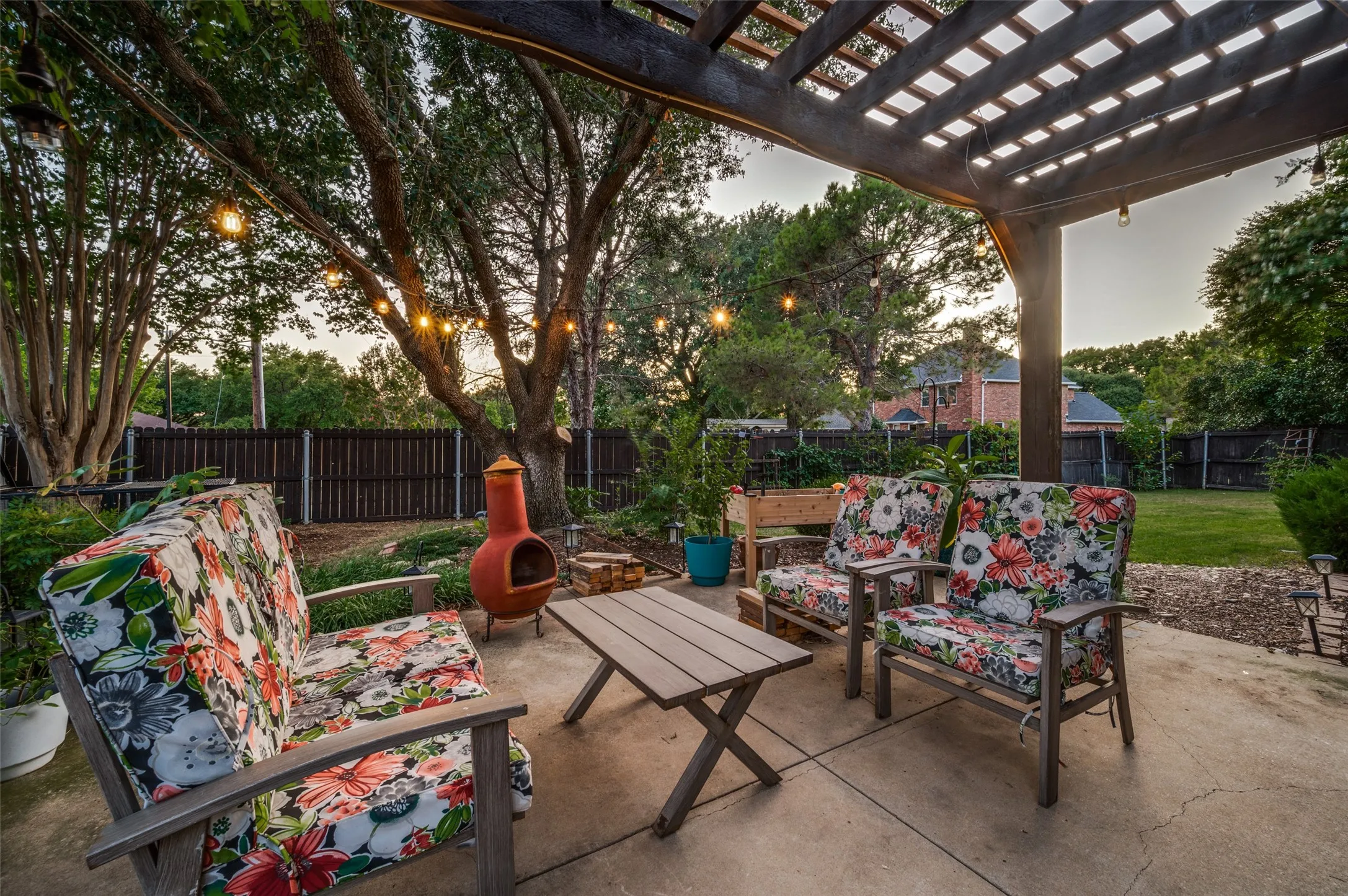 Single Family Residence For Sale in Denton County , 1624 Highdale Court, Flower Mound, Texas 75028, 3 Bedroom, 3 Bathroom, 2 Garage spaces, 1,977 Sqft, built in 1993, mls#21358431, Real Estate Agent in Flower Mound, Homes For Sale in Denton county, Homes For Sale in Flower Mound, Realtor in Flower Mound Texas, Real Estate Brokerage Independent Realty Texas, Luminita Cordes Realtor