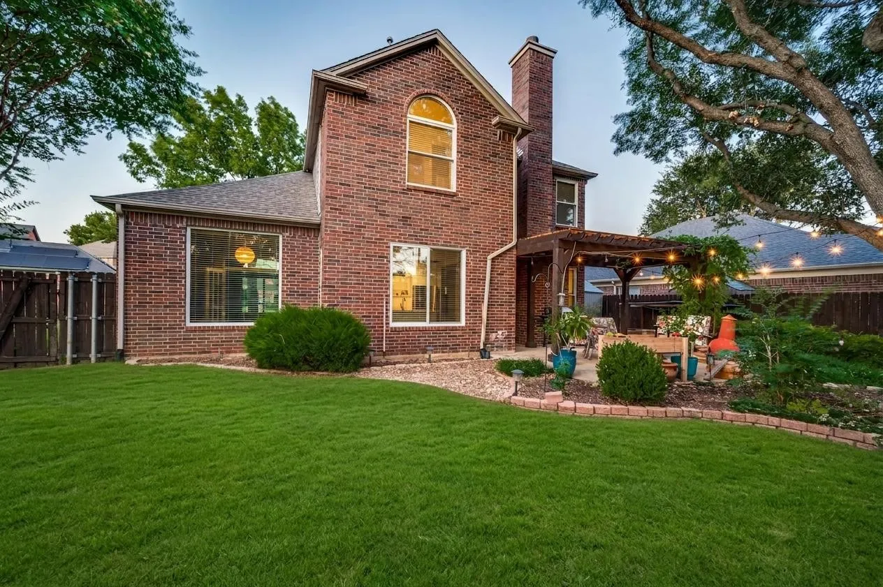 Single Family Residence For Sale in Denton County , 1624 Highdale Court, Flower Mound, Texas 75028, 3 Bedroom, 3 Bathroom, 2 Garage spaces, 1,977 Sqft, built in 1993, mls#21358431, Real Estate Agent in Flower Mound, Homes For Sale in Denton county, Homes For Sale in Flower Mound, Realtor in Flower Mound Texas, Real Estate Brokerage Independent Realty Texas, Luminita Cordes Realtor