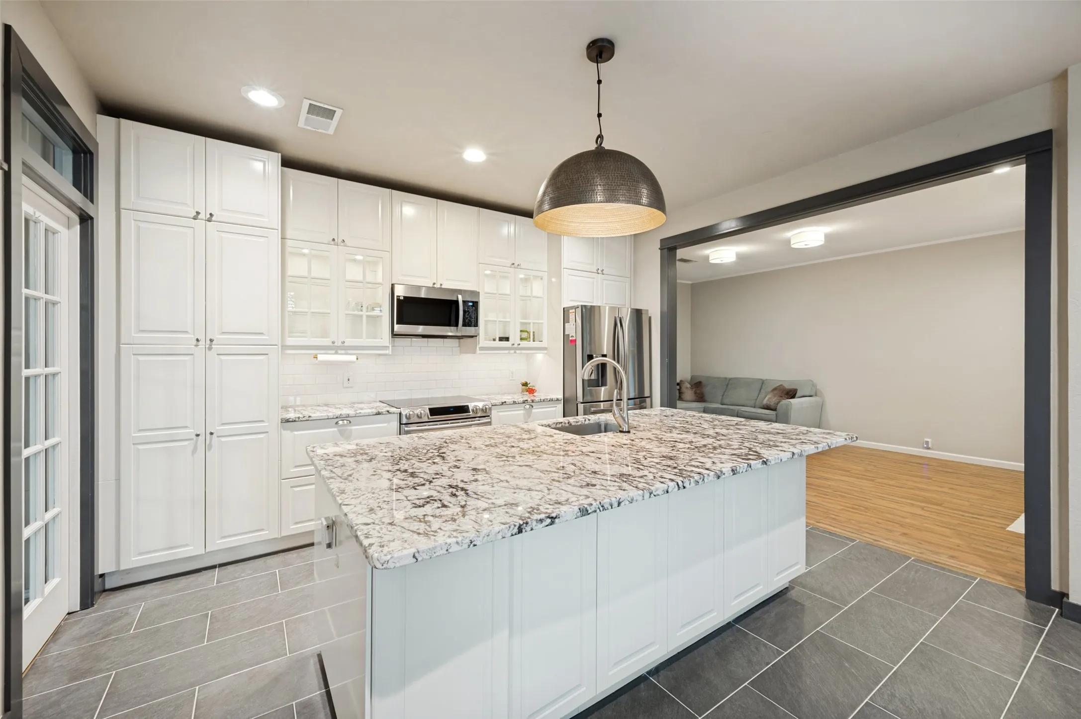 Single Family Residence For Sale in Denton County , 1624 Highdale Court, Flower Mound, Texas 75028, 3 Bedroom, 3 Bathroom, 2 Garage spaces, 1,977 Sqft, built in 1993, mls#21358431, Real Estate Agent in Flower Mound, Homes For Sale in Denton county, Homes For Sale in Flower Mound, Realtor in Flower Mound Texas, Real Estate Brokerage Independent Realty Texas, Luminita Cordes Realtor