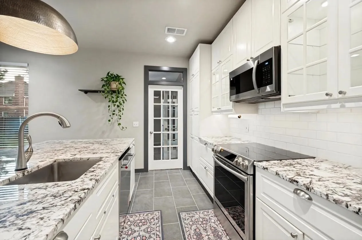 Single Family Residence For Sale in Denton County , 1624 Highdale Court, Flower Mound, Texas 75028, 3 Bedroom, 3 Bathroom, 2 Garage spaces, 1,977 Sqft, built in 1993, mls#21358431, Real Estate Agent in Flower Mound, Homes For Sale in Denton county, Homes For Sale in Flower Mound, Realtor in Flower Mound Texas, Real Estate Brokerage Independent Realty Texas, Luminita Cordes Realtor