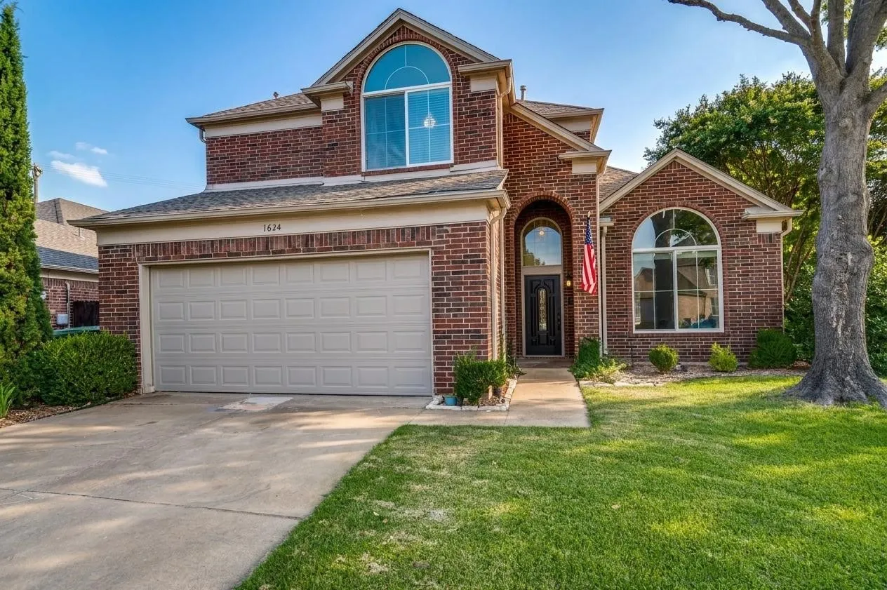 Single Family Residence For Sale in Denton County , 1624 Highdale Court, Flower Mound, Texas 75028, 3 Bedroom, 3 Bathroom, 2 Garage spaces, 1,977 Sqft, built in 1993, mls#21358431, Real Estate Agent in Flower Mound, Homes For Sale in Denton county, Homes For Sale in Flower Mound, Realtor in Flower Mound Texas, Real Estate Brokerage Independent Realty Texas, Luminita Cordes Realtor