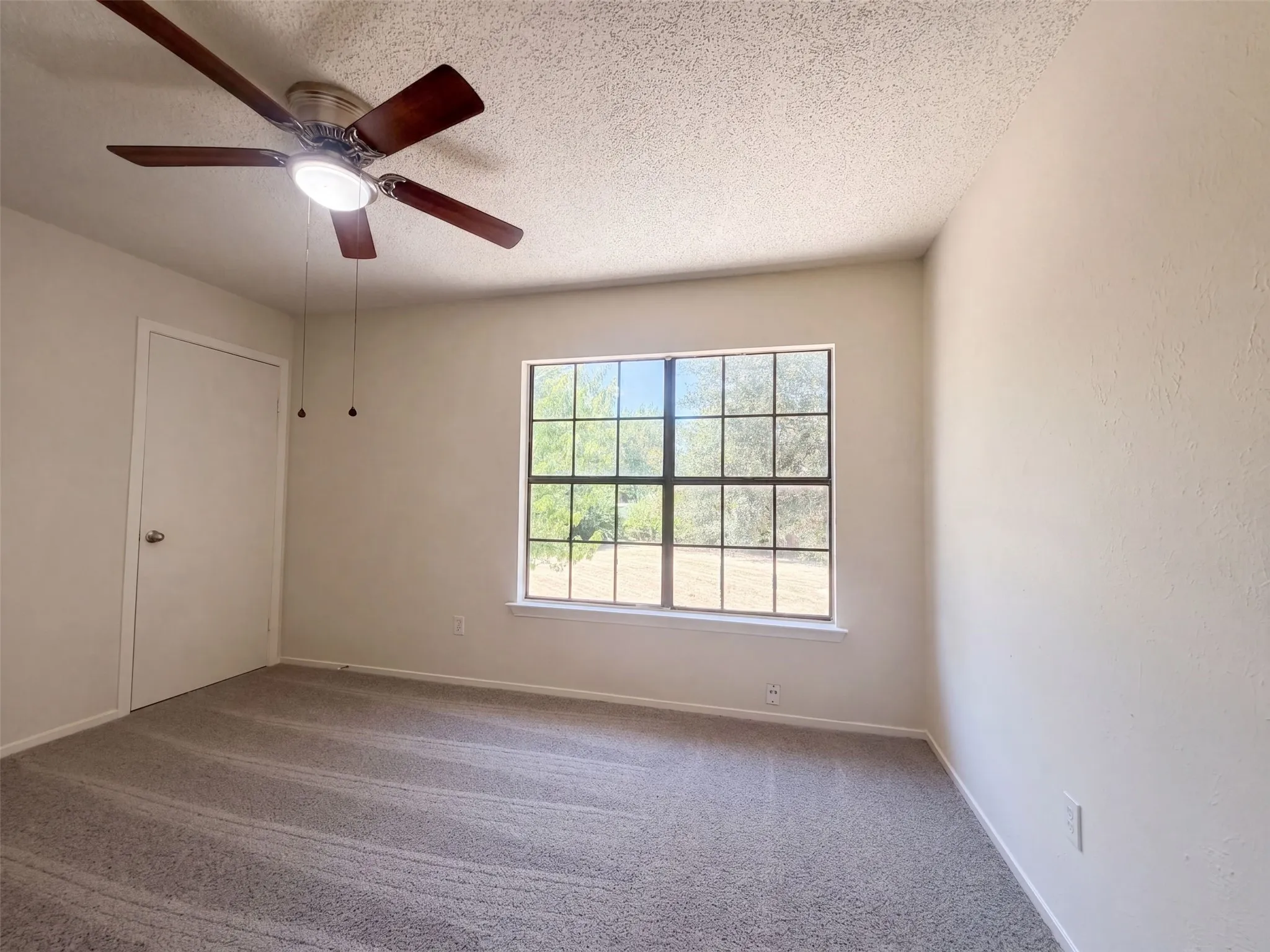 Single Family Residence For Sale in Dallas County , 526 Royal Valley Road, Grand Prairie, Texas 75052, 4 Bedroom, 3 Bathroom, 2 Garage spaces, 2,380 Sqft, built in 1979, mls#21359430, Real Estate Agent in Grand Prairie, Homes For Sale in Dallas county, Homes For Sale in Grand Prairie, Realtor in Grand Prairie Texas, Real Estate Brokerage Independent Realty Texas, Luminita Cordes Realtor