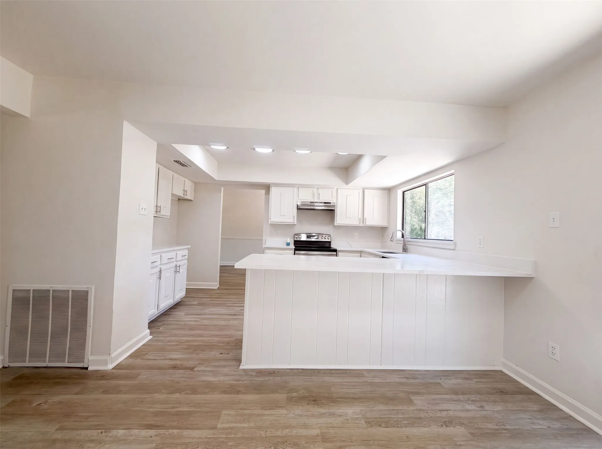 Single Family Residence For Sale in Dallas County , 526 Royal Valley Road, Grand Prairie, Texas 75052, 4 Bedroom, 3 Bathroom, 2 Garage spaces, 2,380 Sqft, built in 1979, mls#21359430, Real Estate Agent in Grand Prairie, Homes For Sale in Dallas county, Homes For Sale in Grand Prairie, Realtor in Grand Prairie Texas, Real Estate Brokerage Independent Realty Texas, Luminita Cordes Realtor