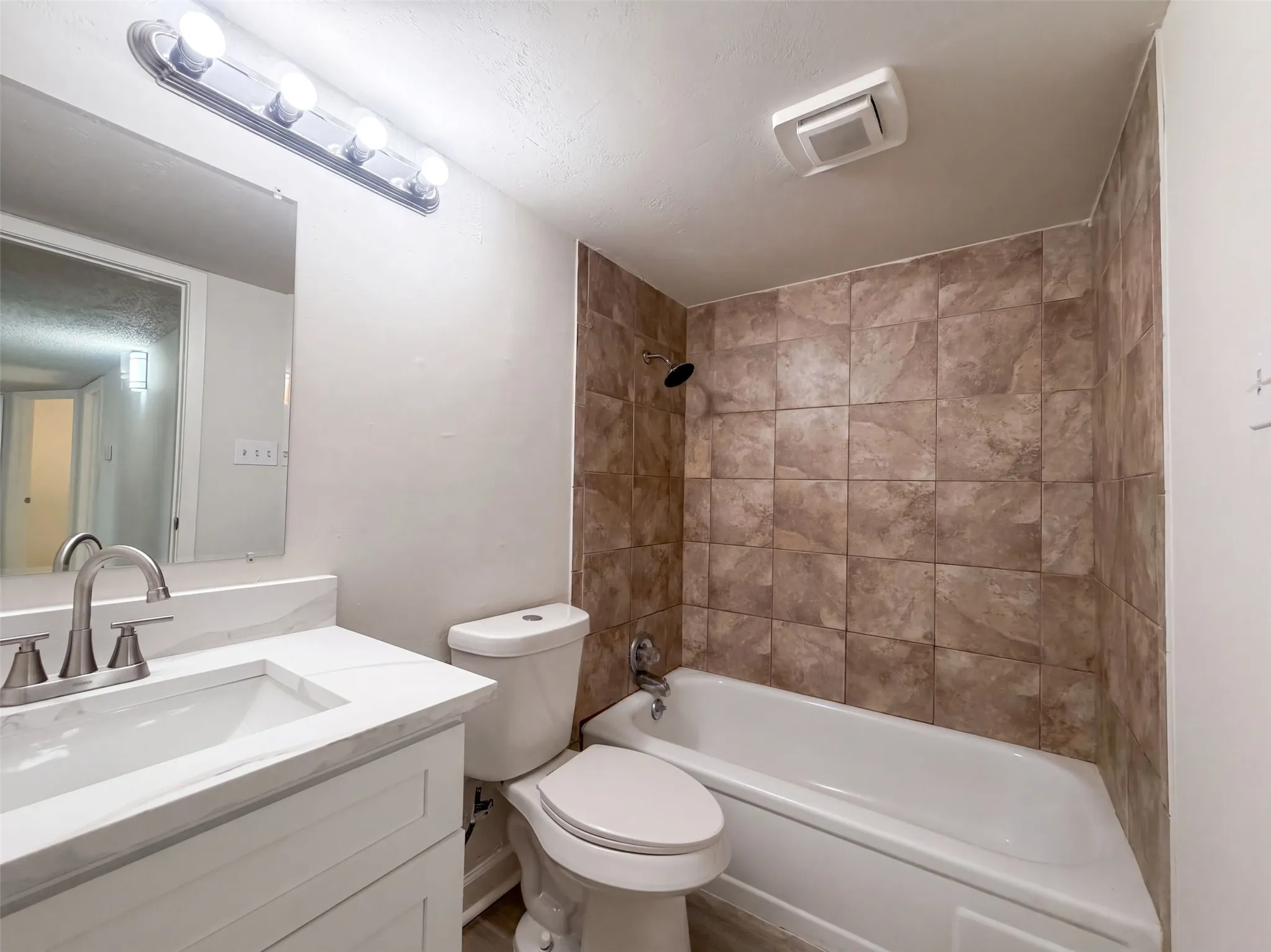 Single Family Residence For Sale in Dallas County , 526 Royal Valley Road, Grand Prairie, Texas 75052, 4 Bedroom, 3 Bathroom, 2 Garage spaces, 2,380 Sqft, built in 1979, mls#21359430, Real Estate Agent in Grand Prairie, Homes For Sale in Dallas county, Homes For Sale in Grand Prairie, Realtor in Grand Prairie Texas, Real Estate Brokerage Independent Realty Texas, Luminita Cordes Realtor