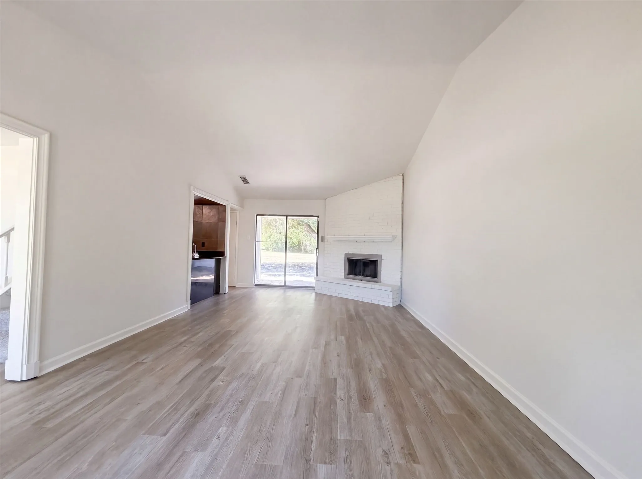 Single Family Residence For Sale in Dallas County , 526 Royal Valley Road, Grand Prairie, Texas 75052, 4 Bedroom, 3 Bathroom, 2 Garage spaces, 2,380 Sqft, built in 1979, mls#21359430, Real Estate Agent in Grand Prairie, Homes For Sale in Dallas county, Homes For Sale in Grand Prairie, Realtor in Grand Prairie Texas, Real Estate Brokerage Independent Realty Texas, Luminita Cordes Realtor