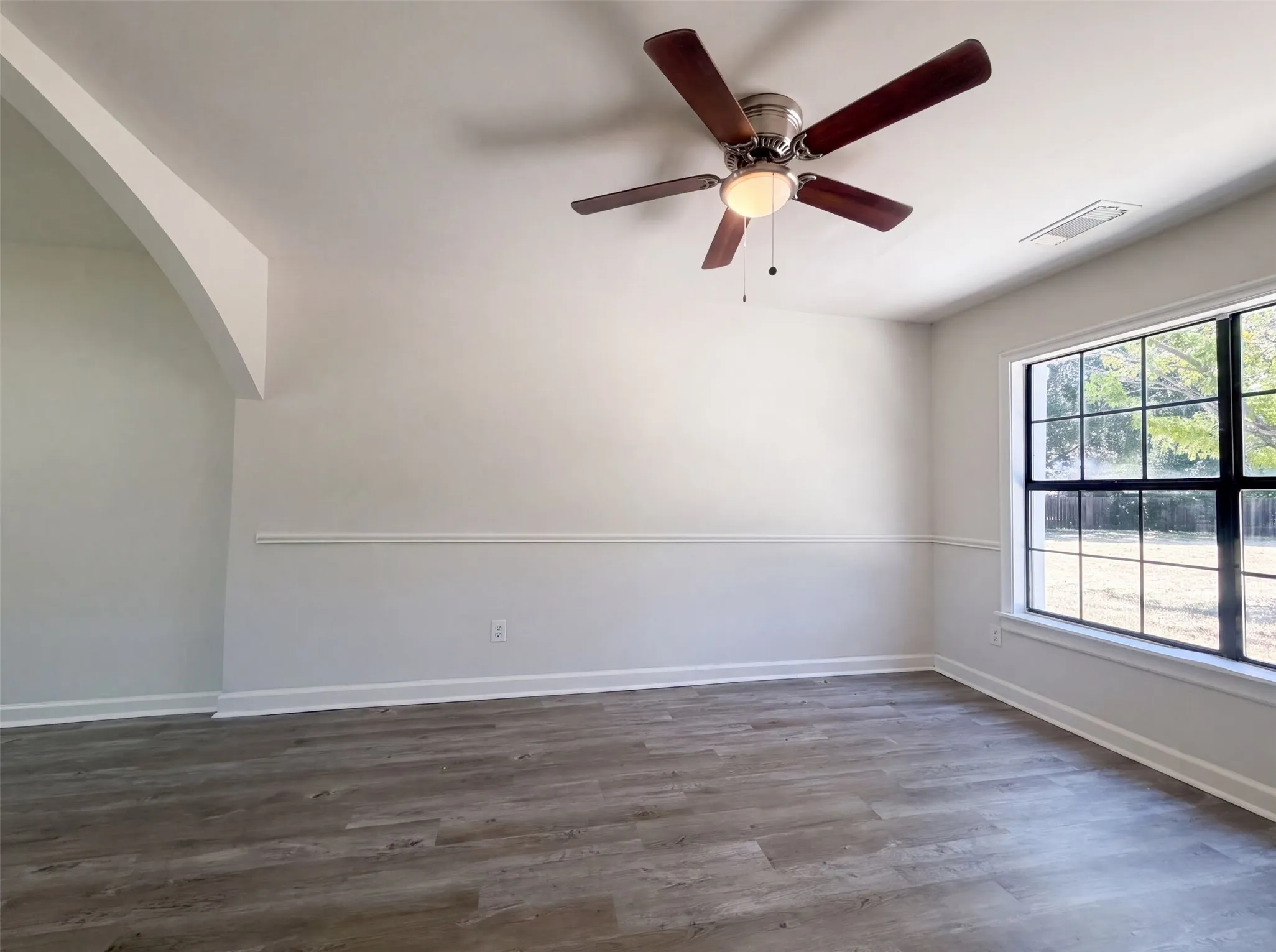 Single Family Residence For Sale in Dallas County , 526 Royal Valley Road, Grand Prairie, Texas 75052, 4 Bedroom, 3 Bathroom, 2 Garage spaces, 2,380 Sqft, built in 1979, mls#21359430, Real Estate Agent in Grand Prairie, Homes For Sale in Dallas county, Homes For Sale in Grand Prairie, Realtor in Grand Prairie Texas, Real Estate Brokerage Independent Realty Texas, Luminita Cordes Realtor