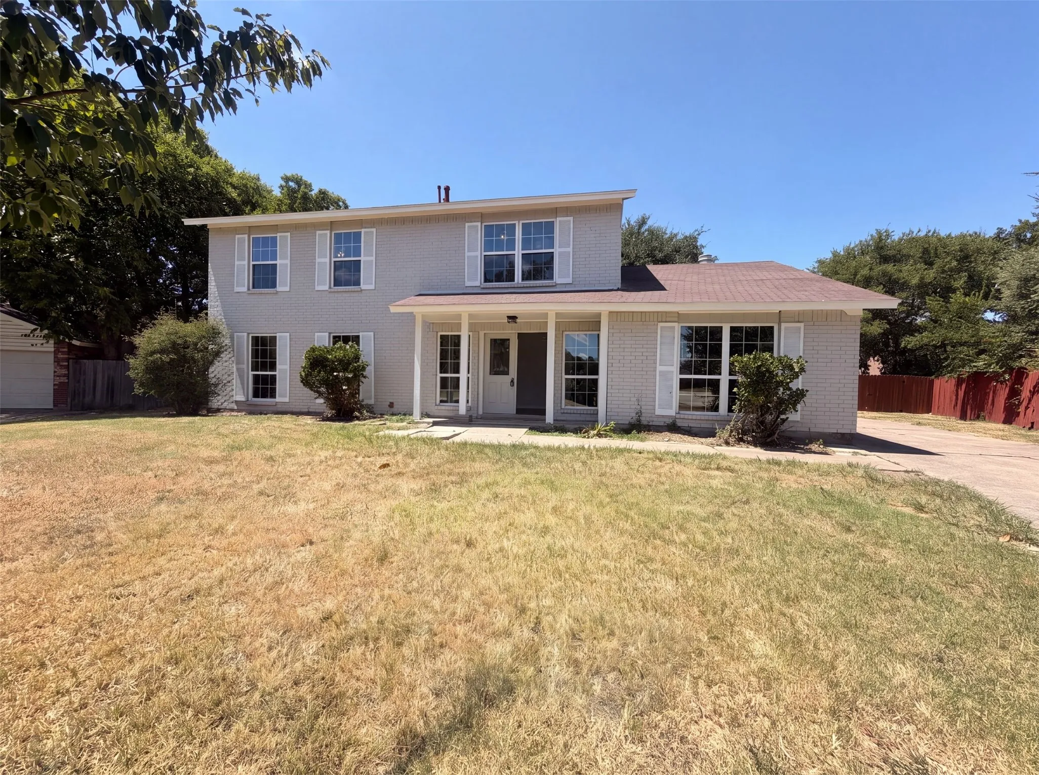 Single Family Residence For Sale in Dallas County , 526 Royal Valley Road, Grand Prairie, Texas 75052, 4 Bedroom, 3 Bathroom, 2 Garage spaces, 2,380 Sqft, built in 1979, mls#21359430, Real Estate Agent in Grand Prairie, Homes For Sale in Dallas county, Homes For Sale in Grand Prairie, Realtor in Grand Prairie Texas, Real Estate Brokerage Independent Realty Texas, Luminita Cordes Realtor