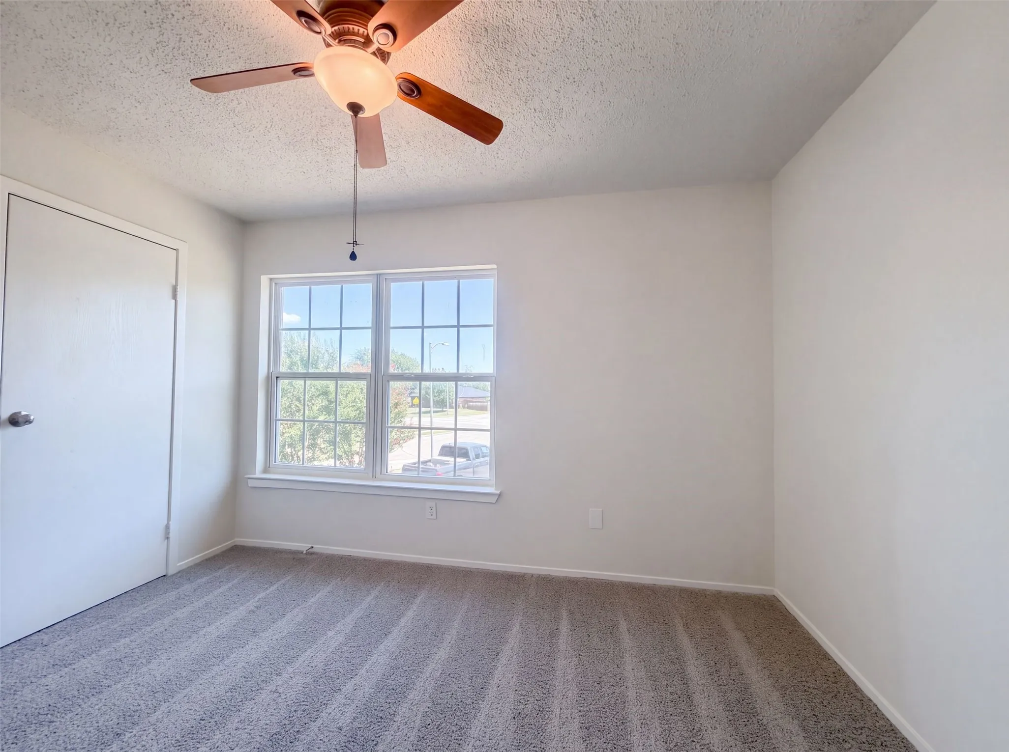 Single Family Residence For Sale in Dallas County , 526 Royal Valley Road, Grand Prairie, Texas 75052, 4 Bedroom, 3 Bathroom, 2 Garage spaces, 2,380 Sqft, built in 1979, mls#21359430, Real Estate Agent in Grand Prairie, Homes For Sale in Dallas county, Homes For Sale in Grand Prairie, Realtor in Grand Prairie Texas, Real Estate Brokerage Independent Realty Texas, Luminita Cordes Realtor