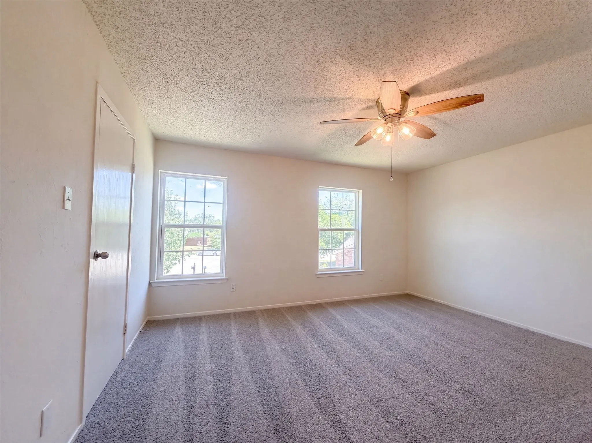 Single Family Residence For Sale in Dallas County , 526 Royal Valley Road, Grand Prairie, Texas 75052, 4 Bedroom, 3 Bathroom, 2 Garage spaces, 2,380 Sqft, built in 1979, mls#21359430, Real Estate Agent in Grand Prairie, Homes For Sale in Dallas county, Homes For Sale in Grand Prairie, Realtor in Grand Prairie Texas, Real Estate Brokerage Independent Realty Texas, Luminita Cordes Realtor