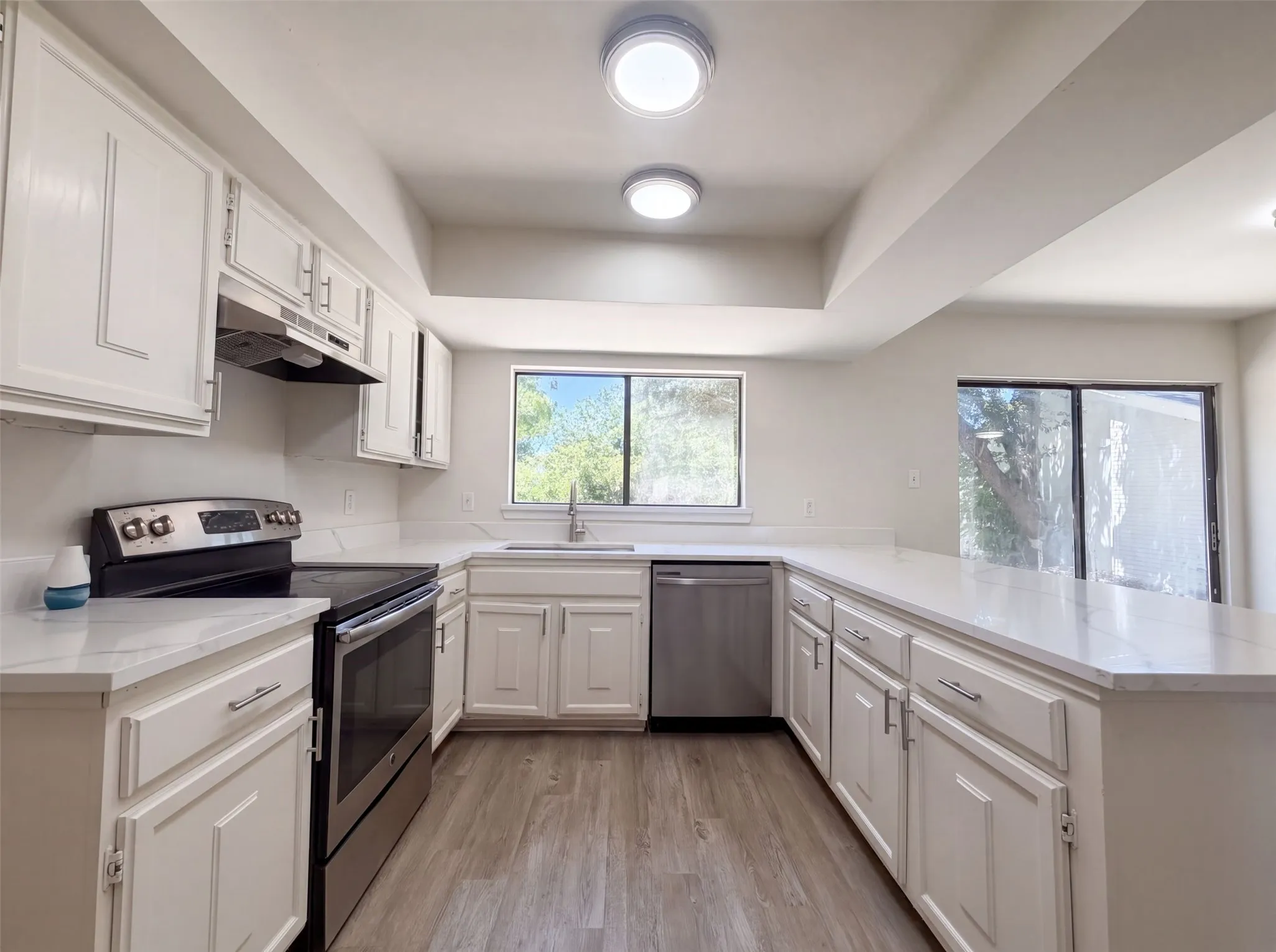 Single Family Residence For Sale in Dallas County , 526 Royal Valley Road, Grand Prairie, Texas 75052, 4 Bedroom, 3 Bathroom, 2 Garage spaces, 2,380 Sqft, built in 1979, mls#21359430, Real Estate Agent in Grand Prairie, Homes For Sale in Dallas county, Homes For Sale in Grand Prairie, Realtor in Grand Prairie Texas, Real Estate Brokerage Independent Realty Texas, Luminita Cordes Realtor