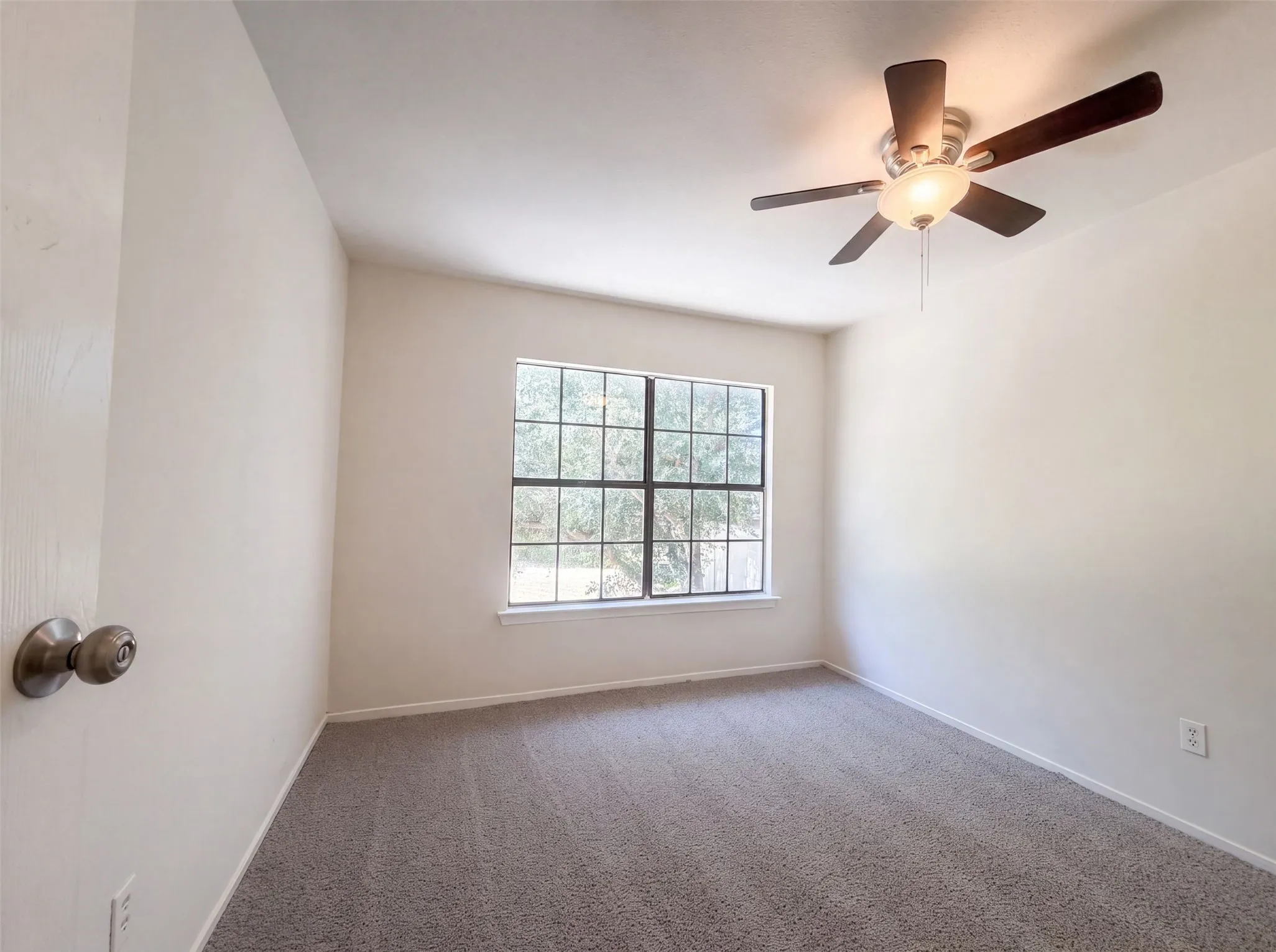 Single Family Residence For Sale in Dallas County , 526 Royal Valley Road, Grand Prairie, Texas 75052, 4 Bedroom, 3 Bathroom, 2 Garage spaces, 2,380 Sqft, built in 1979, mls#21359430, Real Estate Agent in Grand Prairie, Homes For Sale in Dallas county, Homes For Sale in Grand Prairie, Realtor in Grand Prairie Texas, Real Estate Brokerage Independent Realty Texas, Luminita Cordes Realtor