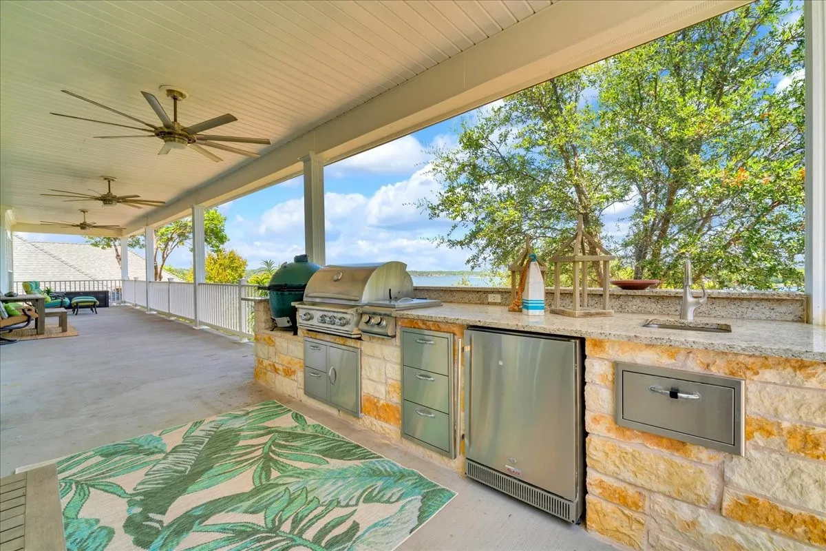 Single Family Residence For Sale in Hood County , 7005 Stone Bluff Court, Granbury, Texas 76048, 4 Bedroom, 6 Bathroom, 2 Garage spaces, 3,786 Sqft, built in 2002, mls#21356015, Real Estate Agent in Granbury, Homes For Sale in Hood county, Homes For Sale in Granbury, Realtor in Granbury Texas, Real Estate Brokerage Independent Realty Texas, Luminita Cordes Realtor