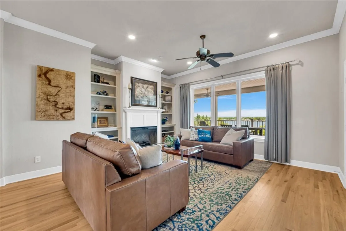 Single Family Residence For Sale in Hood County , 7005 Stone Bluff Court, Granbury, Texas 76048, 4 Bedroom, 6 Bathroom, 2 Garage spaces, 3,786 Sqft, built in 2002, mls#21356015, Real Estate Agent in Granbury, Homes For Sale in Hood county, Homes For Sale in Granbury, Realtor in Granbury Texas, Real Estate Brokerage Independent Realty Texas, Luminita Cordes Realtor