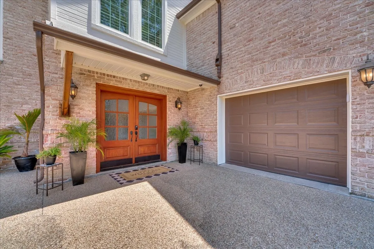 Single Family Residence For Sale in Hood County , 7005 Stone Bluff Court, Granbury, Texas 76048, 4 Bedroom, 6 Bathroom, 2 Garage spaces, 3,786 Sqft, built in 2002, mls#21356015, Real Estate Agent in Granbury, Homes For Sale in Hood county, Homes For Sale in Granbury, Realtor in Granbury Texas, Real Estate Brokerage Independent Realty Texas, Luminita Cordes Realtor