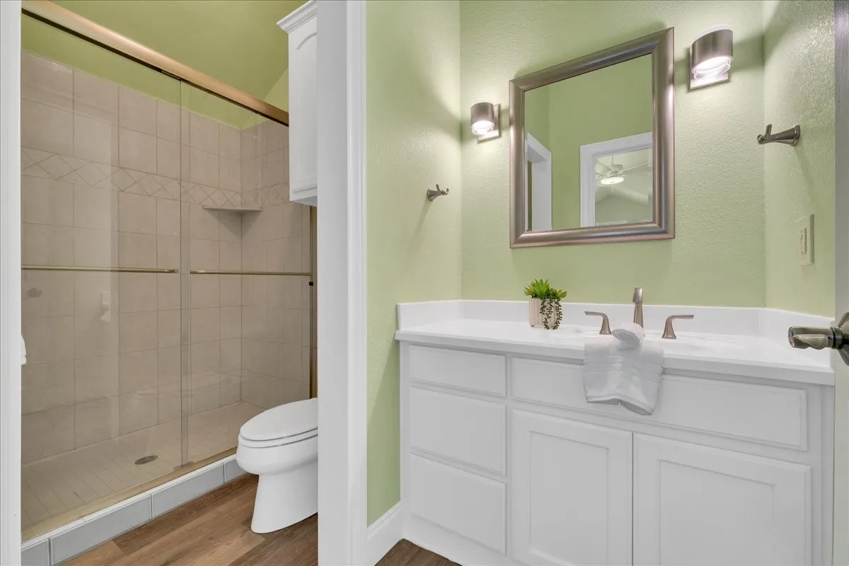 Single Family Residence For Sale in Hood County , 7005 Stone Bluff Court, Granbury, Texas 76048, 4 Bedroom, 6 Bathroom, 2 Garage spaces, 3,786 Sqft, built in 2002, mls#21356015, Real Estate Agent in Granbury, Homes For Sale in Hood county, Homes For Sale in Granbury, Realtor in Granbury Texas, Real Estate Brokerage Independent Realty Texas, Luminita Cordes Realtor