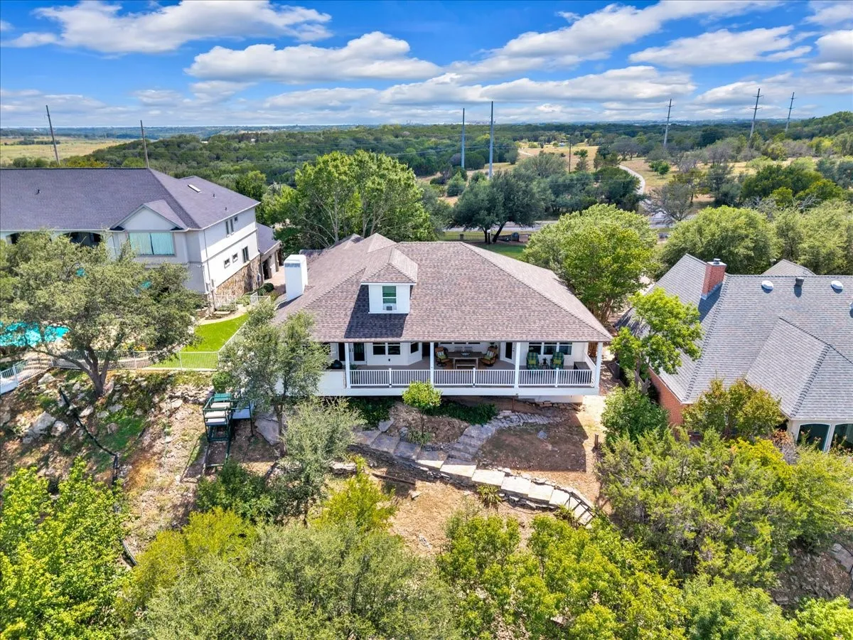 Single Family Residence For Sale in Hood County , 7005 Stone Bluff Court, Granbury, Texas 76048, 4 Bedroom, 6 Bathroom, 2 Garage spaces, 3,786 Sqft, built in 2002, mls#21356015, Real Estate Agent in Granbury, Homes For Sale in Hood county, Homes For Sale in Granbury, Realtor in Granbury Texas, Real Estate Brokerage Independent Realty Texas, Luminita Cordes Realtor