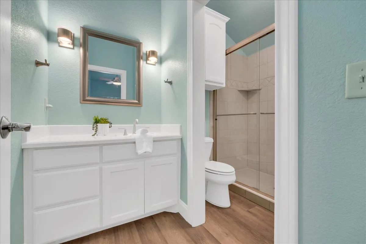 Single Family Residence For Sale in Hood County , 7005 Stone Bluff Court, Granbury, Texas 76048, 4 Bedroom, 6 Bathroom, 2 Garage spaces, 3,786 Sqft, built in 2002, mls#21356015, Real Estate Agent in Granbury, Homes For Sale in Hood county, Homes For Sale in Granbury, Realtor in Granbury Texas, Real Estate Brokerage Independent Realty Texas, Luminita Cordes Realtor