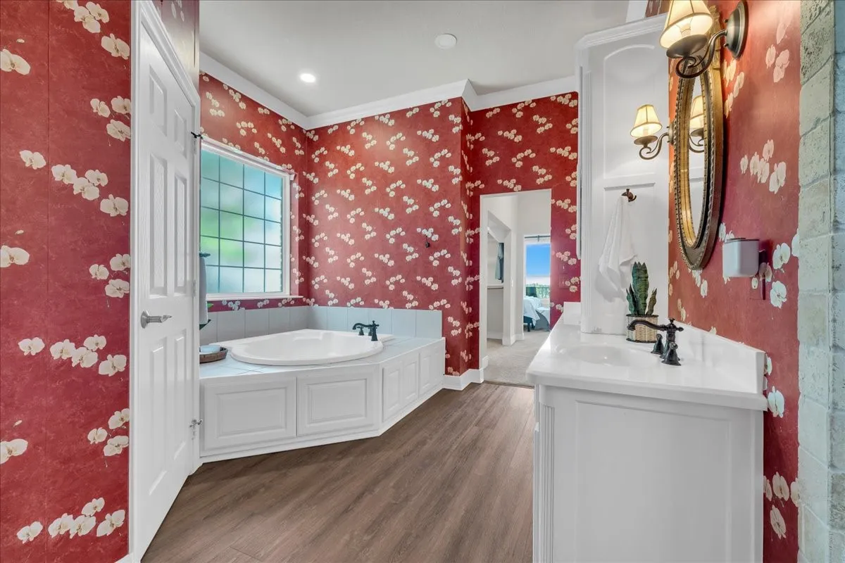 Single Family Residence For Sale in Hood County , 7005 Stone Bluff Court, Granbury, Texas 76048, 4 Bedroom, 6 Bathroom, 2 Garage spaces, 3,786 Sqft, built in 2002, mls#21356015, Real Estate Agent in Granbury, Homes For Sale in Hood county, Homes For Sale in Granbury, Realtor in Granbury Texas, Real Estate Brokerage Independent Realty Texas, Luminita Cordes Realtor