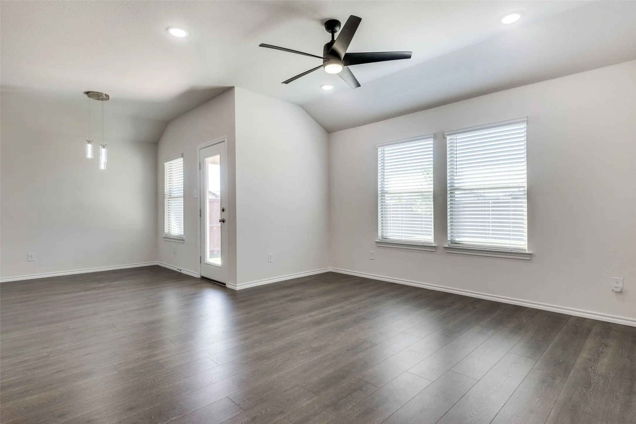 Single Family Residence For Rent in Denton County , 980 Fueller Drive, Aubrey, Texas 76227, 4 Bedroom, 2 Bathroom, 2 Garage spaces, 1,587 Sqft, built in 2021, mls#21359429, Real Estate Agent in Aubrey, Homes For Rent in Denton county, Homes For Rent in Aubrey, Realtor in Aubrey Texas, Real Estate Brokerage Independent Realty Texas, Luminita Cordes Realtor