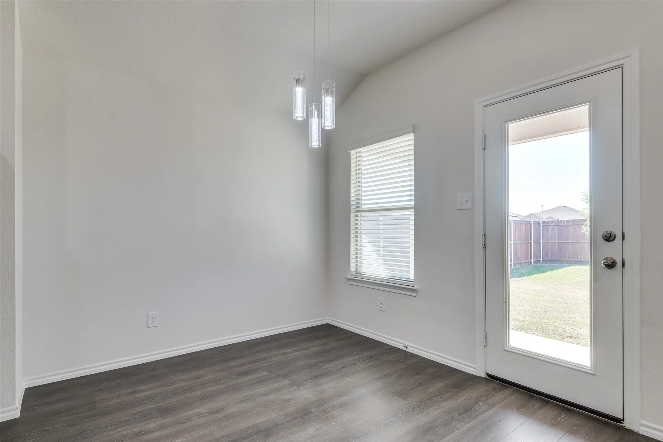 Single Family Residence For Rent in Denton County , 980 Fueller Drive, Aubrey, Texas 76227, 4 Bedroom, 2 Bathroom, 2 Garage spaces, 1,587 Sqft, built in 2021, mls#21359429, Real Estate Agent in Aubrey, Homes For Rent in Denton county, Homes For Rent in Aubrey, Realtor in Aubrey Texas, Real Estate Brokerage Independent Realty Texas, Luminita Cordes Realtor