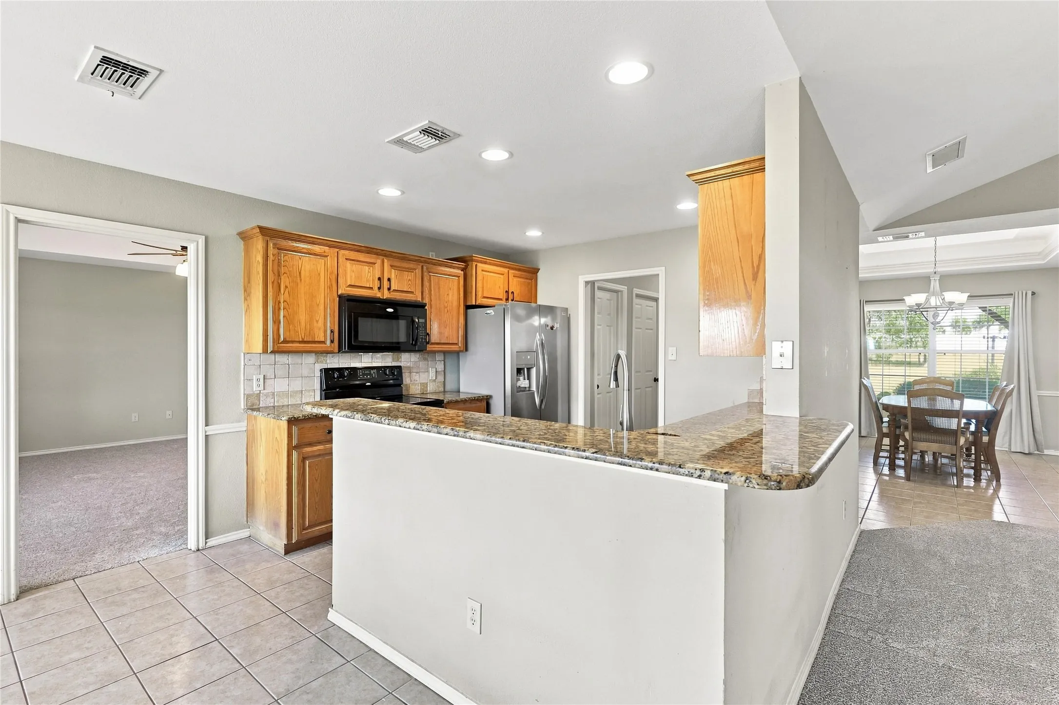 Single Family Residence For Sale in Fannin County , 101 Cheyenne Trail, Trenton, Texas 75490, 4 Bedroom, 2 Bathroom, 2 Garage spaces, 2,165 Sqft, built in 2007, mls#21358631, Real Estate Agent in Trenton, Homes For Sale in Fannin county, Homes For Sale in Trenton, Realtor in Trenton Texas, Real Estate Brokerage Independent Realty Texas, Luminita Cordes Realtor