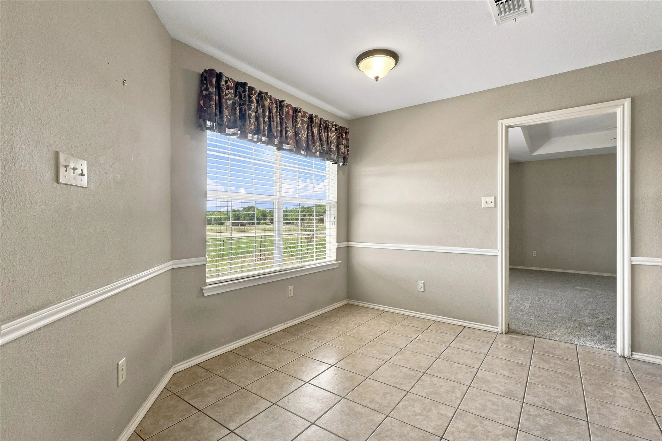 Single Family Residence For Sale in Fannin County , 101 Cheyenne Trail, Trenton, Texas 75490, 4 Bedroom, 2 Bathroom, 2 Garage spaces, 2,165 Sqft, built in 2007, mls#21358631, Real Estate Agent in Trenton, Homes For Sale in Fannin county, Homes For Sale in Trenton, Realtor in Trenton Texas, Real Estate Brokerage Independent Realty Texas, Luminita Cordes Realtor