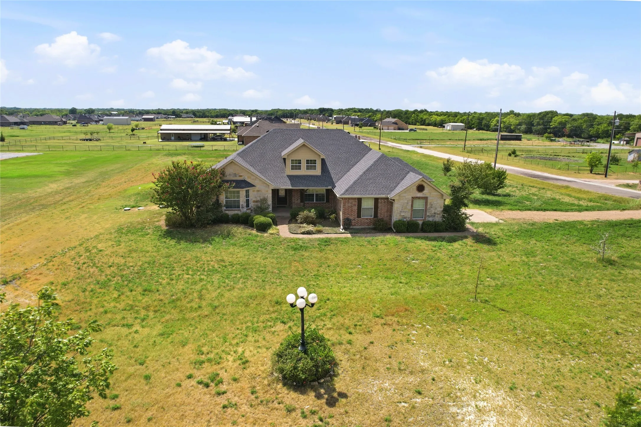 Single Family Residence For Sale in Fannin County , 101 Cheyenne Trail, Trenton, Texas 75490, 4 Bedroom, 2 Bathroom, 2 Garage spaces, 2,165 Sqft, built in 2007, mls#21358631, Real Estate Agent in Trenton, Homes For Sale in Fannin county, Homes For Sale in Trenton, Realtor in Trenton Texas, Real Estate Brokerage Independent Realty Texas, Luminita Cordes Realtor