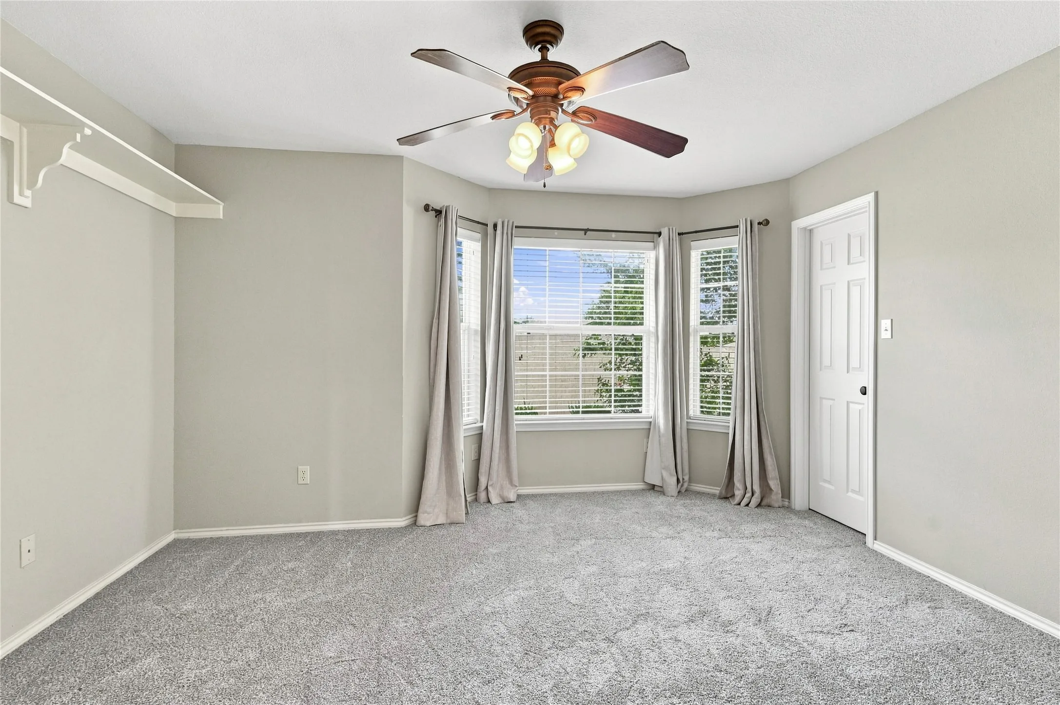 Single Family Residence For Sale in Fannin County , 101 Cheyenne Trail, Trenton, Texas 75490, 4 Bedroom, 2 Bathroom, 2 Garage spaces, 2,165 Sqft, built in 2007, mls#21358631, Real Estate Agent in Trenton, Homes For Sale in Fannin county, Homes For Sale in Trenton, Realtor in Trenton Texas, Real Estate Brokerage Independent Realty Texas, Luminita Cordes Realtor