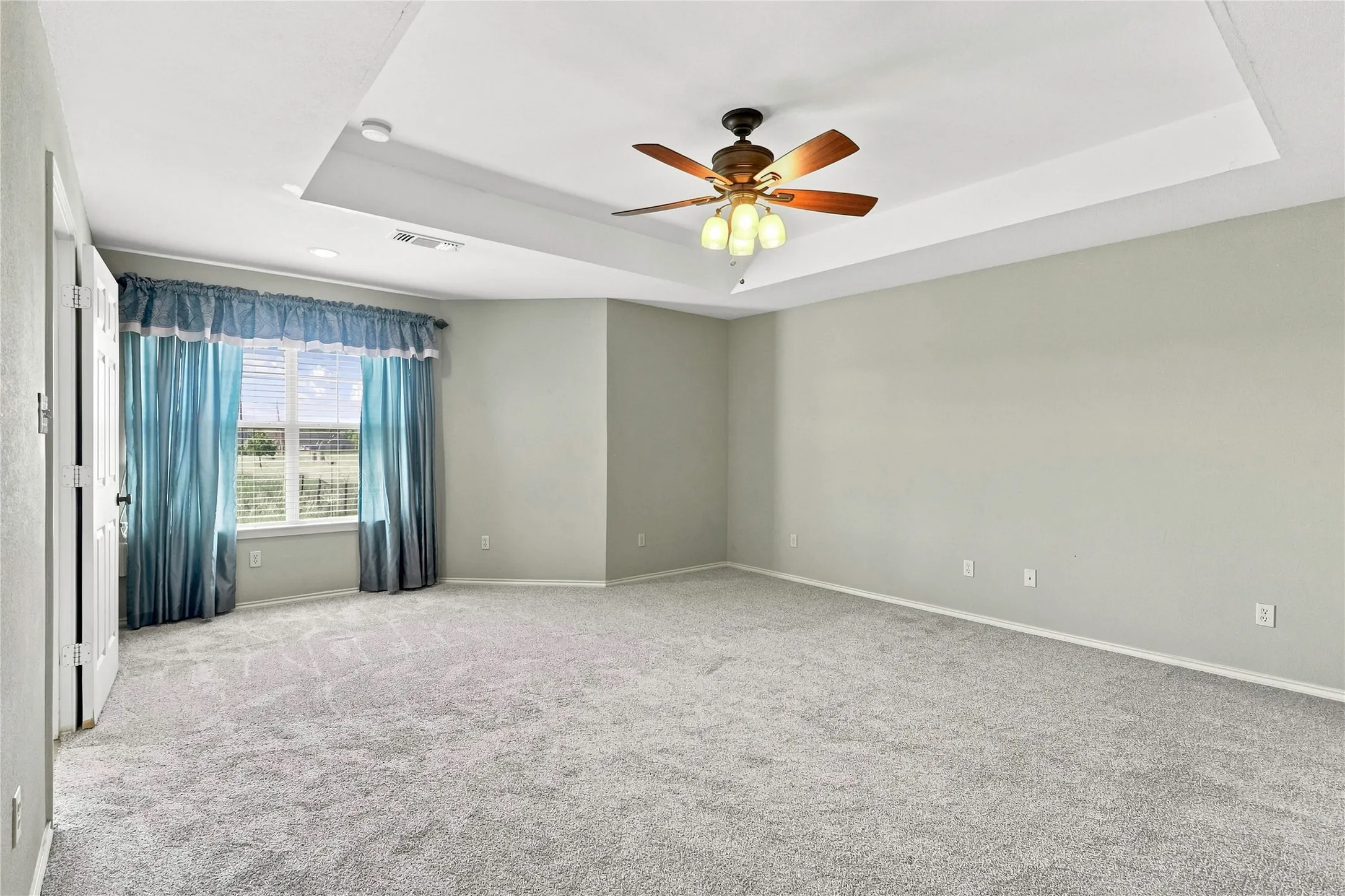 Single Family Residence For Sale in Fannin County , 101 Cheyenne Trail, Trenton, Texas 75490, 4 Bedroom, 2 Bathroom, 2 Garage spaces, 2,165 Sqft, built in 2007, mls#21358631, Real Estate Agent in Trenton, Homes For Sale in Fannin county, Homes For Sale in Trenton, Realtor in Trenton Texas, Real Estate Brokerage Independent Realty Texas, Luminita Cordes Realtor