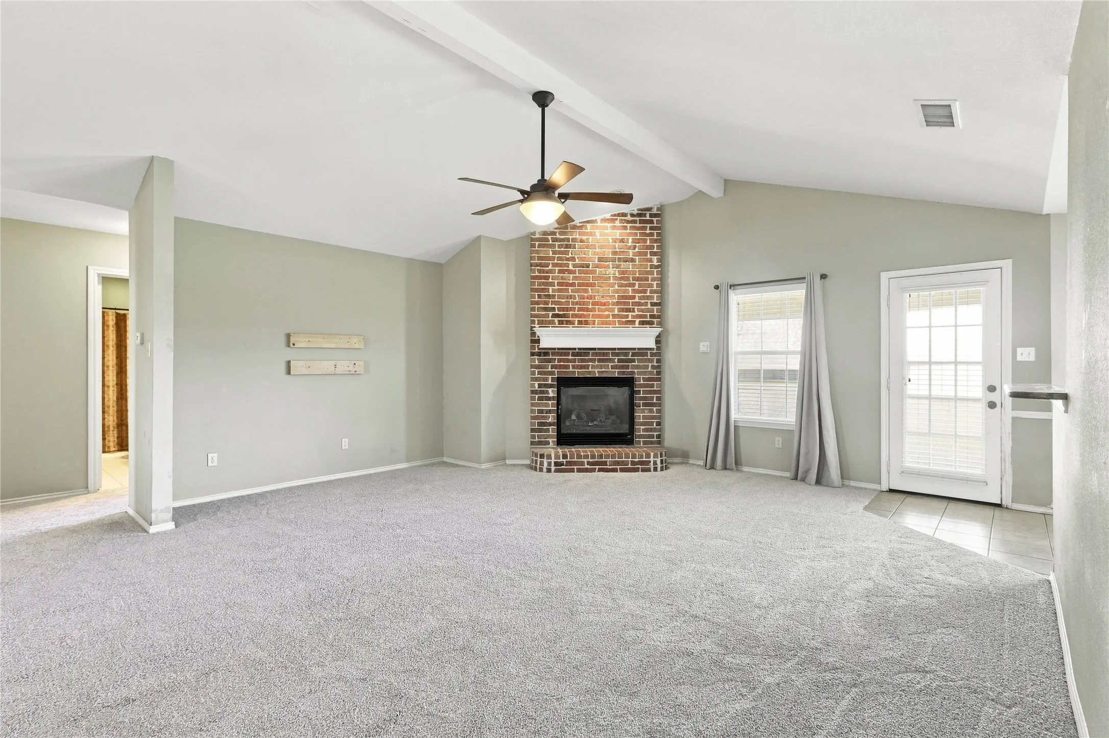 Single Family Residence For Sale in Fannin County , 101 Cheyenne Trail, Trenton, Texas 75490, 4 Bedroom, 2 Bathroom, 2 Garage spaces, 2,165 Sqft, built in 2007, mls#21358631, Real Estate Agent in Trenton, Homes For Sale in Fannin county, Homes For Sale in Trenton, Realtor in Trenton Texas, Real Estate Brokerage Independent Realty Texas, Luminita Cordes Realtor