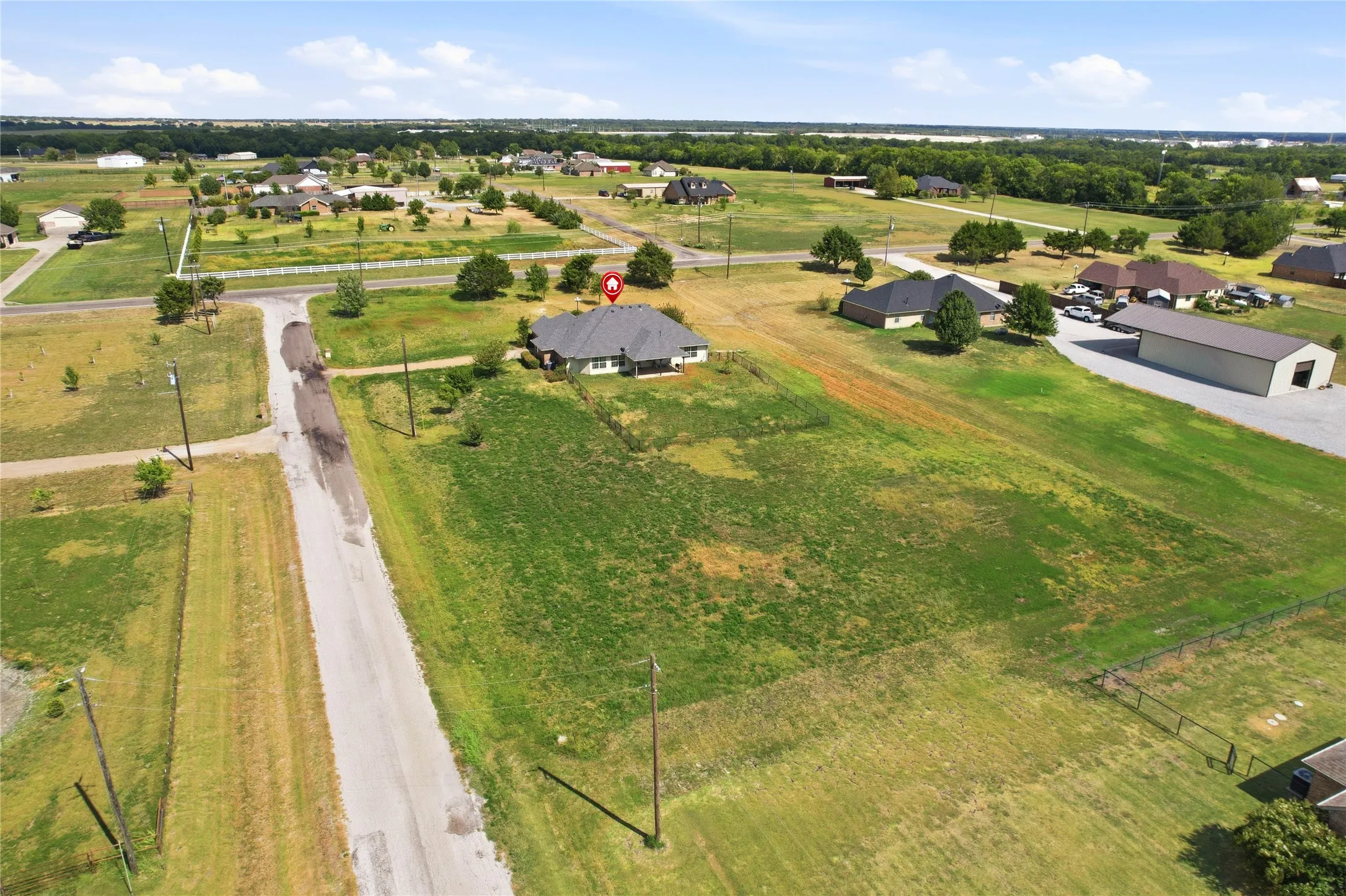 Single Family Residence For Sale in Fannin County , 101 Cheyenne Trail, Trenton, Texas 75490, 4 Bedroom, 2 Bathroom, 2 Garage spaces, 2,165 Sqft, built in 2007, mls#21358631, Real Estate Agent in Trenton, Homes For Sale in Fannin county, Homes For Sale in Trenton, Realtor in Trenton Texas, Real Estate Brokerage Independent Realty Texas, Luminita Cordes Realtor