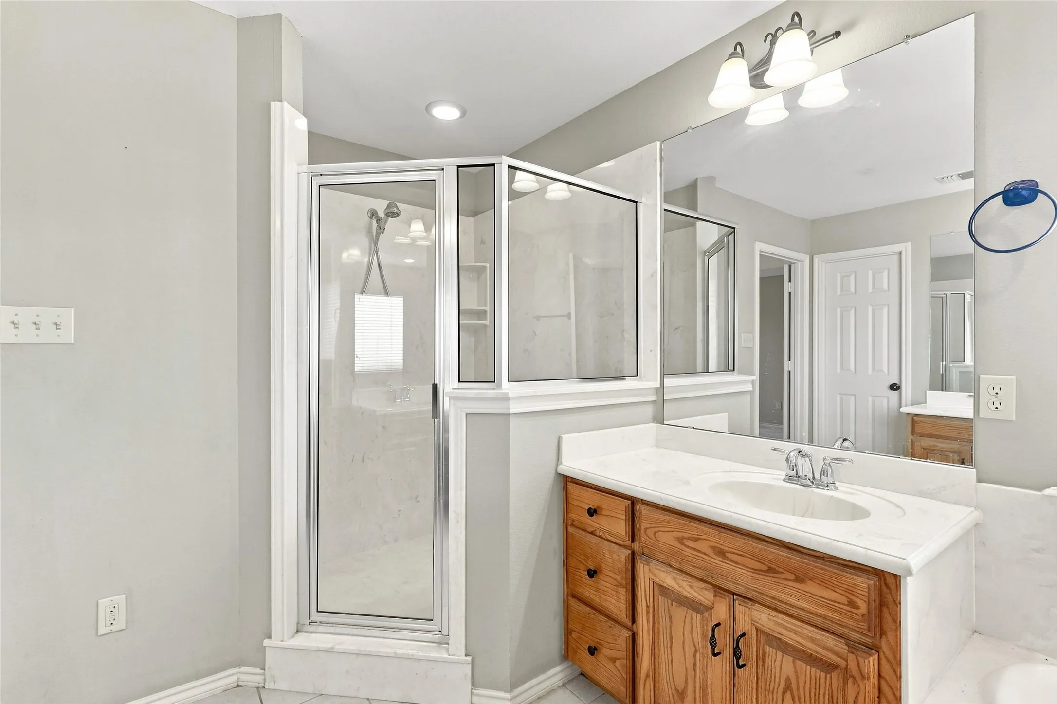Single Family Residence For Sale in Fannin County , 101 Cheyenne Trail, Trenton, Texas 75490, 4 Bedroom, 2 Bathroom, 2 Garage spaces, 2,165 Sqft, built in 2007, mls#21358631, Real Estate Agent in Trenton, Homes For Sale in Fannin county, Homes For Sale in Trenton, Realtor in Trenton Texas, Real Estate Brokerage Independent Realty Texas, Luminita Cordes Realtor