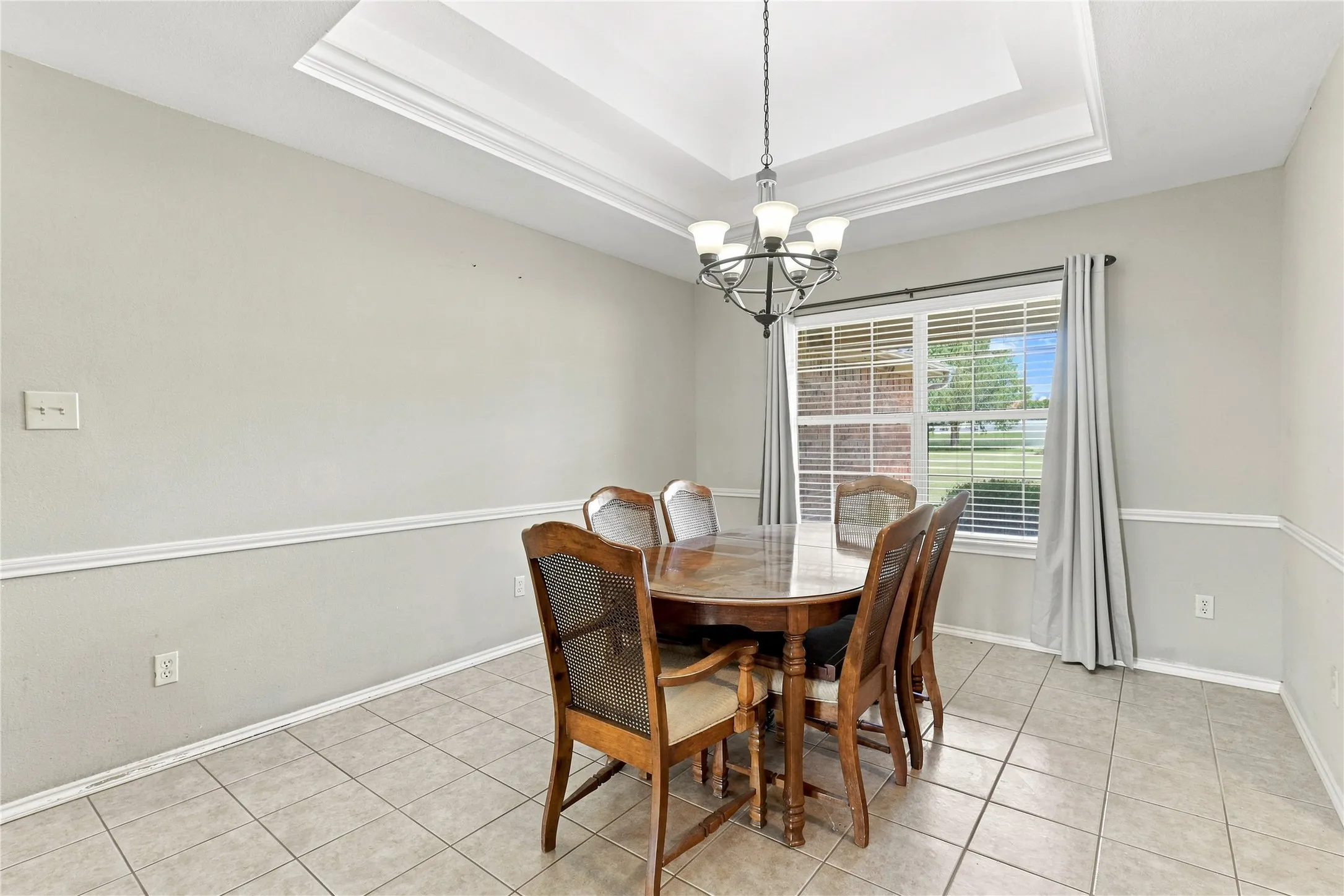 Single Family Residence For Sale in Fannin County , 101 Cheyenne Trail, Trenton, Texas 75490, 4 Bedroom, 2 Bathroom, 2 Garage spaces, 2,165 Sqft, built in 2007, mls#21358631, Real Estate Agent in Trenton, Homes For Sale in Fannin county, Homes For Sale in Trenton, Realtor in Trenton Texas, Real Estate Brokerage Independent Realty Texas, Luminita Cordes Realtor