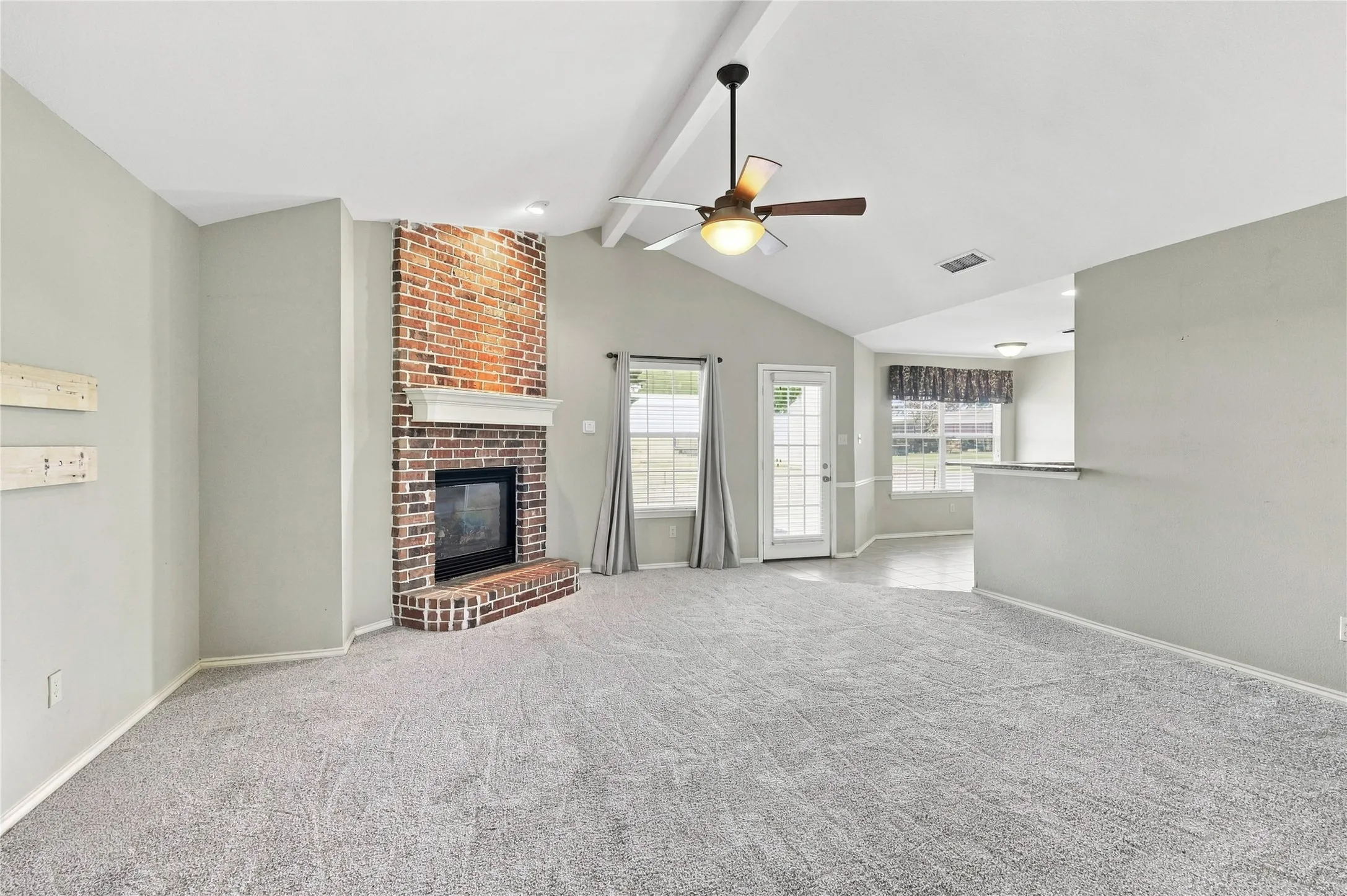 Single Family Residence For Sale in Fannin County , 101 Cheyenne Trail, Trenton, Texas 75490, 4 Bedroom, 2 Bathroom, 2 Garage spaces, 2,165 Sqft, built in 2007, mls#21358631, Real Estate Agent in Trenton, Homes For Sale in Fannin county, Homes For Sale in Trenton, Realtor in Trenton Texas, Real Estate Brokerage Independent Realty Texas, Luminita Cordes Realtor