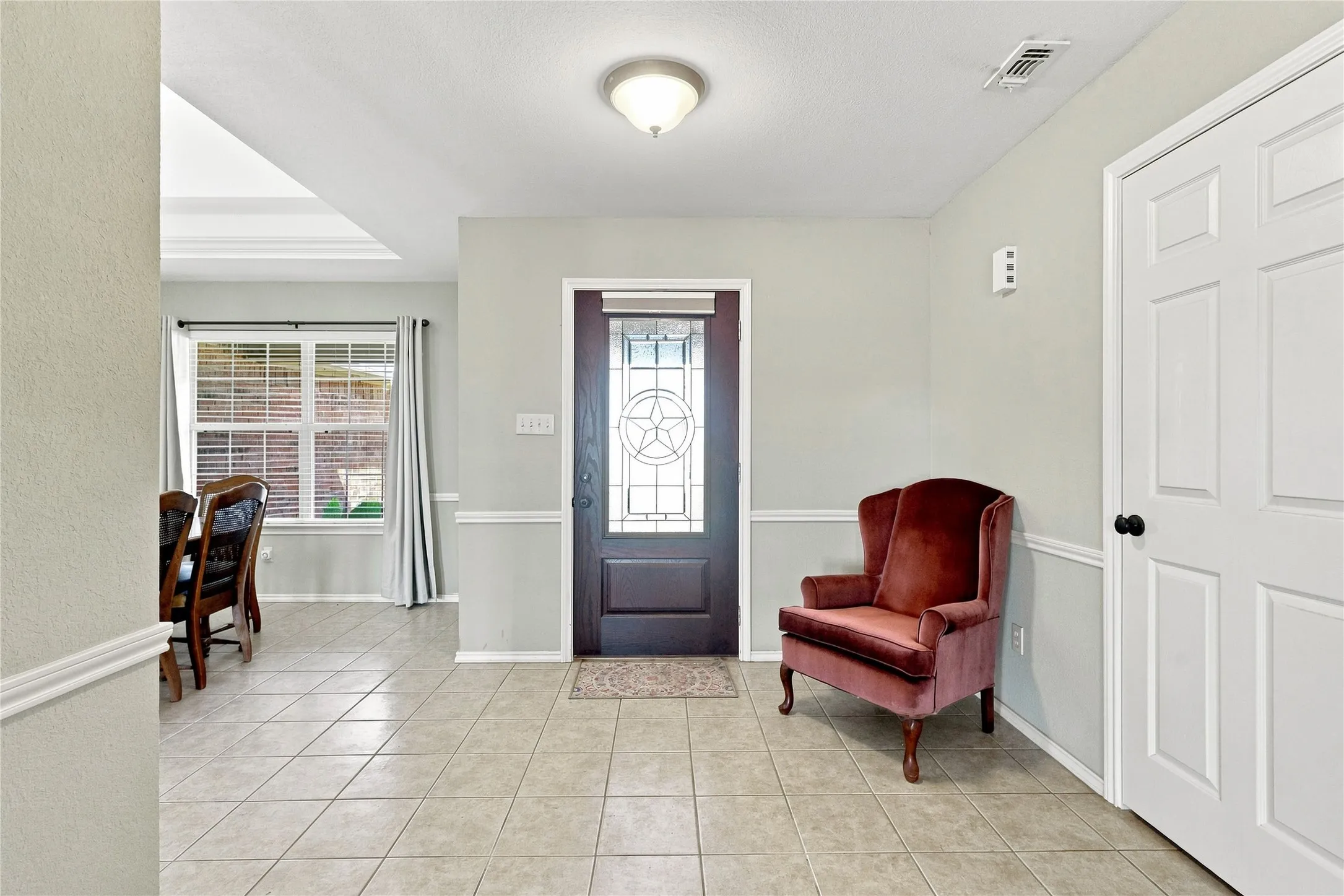 Single Family Residence For Sale in Fannin County , 101 Cheyenne Trail, Trenton, Texas 75490, 4 Bedroom, 2 Bathroom, 2 Garage spaces, 2,165 Sqft, built in 2007, mls#21358631, Real Estate Agent in Trenton, Homes For Sale in Fannin county, Homes For Sale in Trenton, Realtor in Trenton Texas, Real Estate Brokerage Independent Realty Texas, Luminita Cordes Realtor