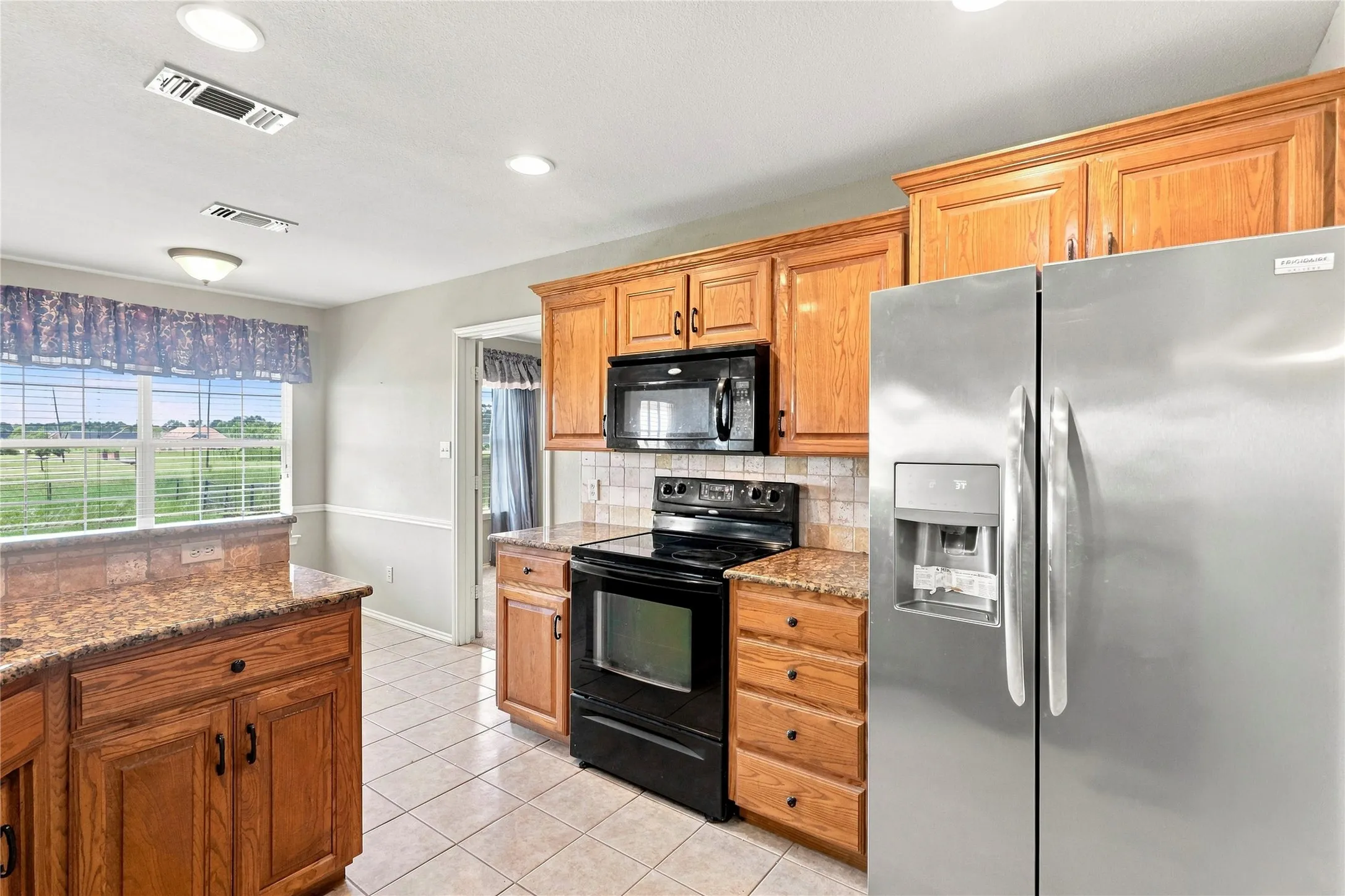 Single Family Residence For Sale in Fannin County , 101 Cheyenne Trail, Trenton, Texas 75490, 4 Bedroom, 2 Bathroom, 2 Garage spaces, 2,165 Sqft, built in 2007, mls#21358631, Real Estate Agent in Trenton, Homes For Sale in Fannin county, Homes For Sale in Trenton, Realtor in Trenton Texas, Real Estate Brokerage Independent Realty Texas, Luminita Cordes Realtor