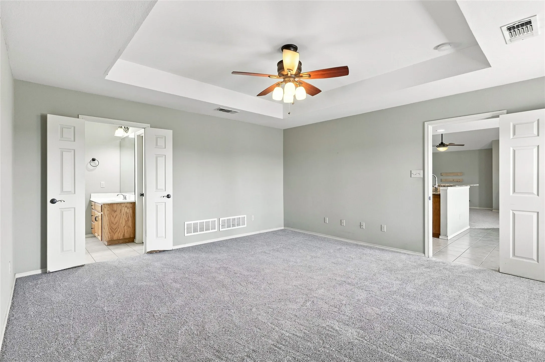 Single Family Residence For Sale in Fannin County , 101 Cheyenne Trail, Trenton, Texas 75490, 4 Bedroom, 2 Bathroom, 2 Garage spaces, 2,165 Sqft, built in 2007, mls#21358631, Real Estate Agent in Trenton, Homes For Sale in Fannin county, Homes For Sale in Trenton, Realtor in Trenton Texas, Real Estate Brokerage Independent Realty Texas, Luminita Cordes Realtor