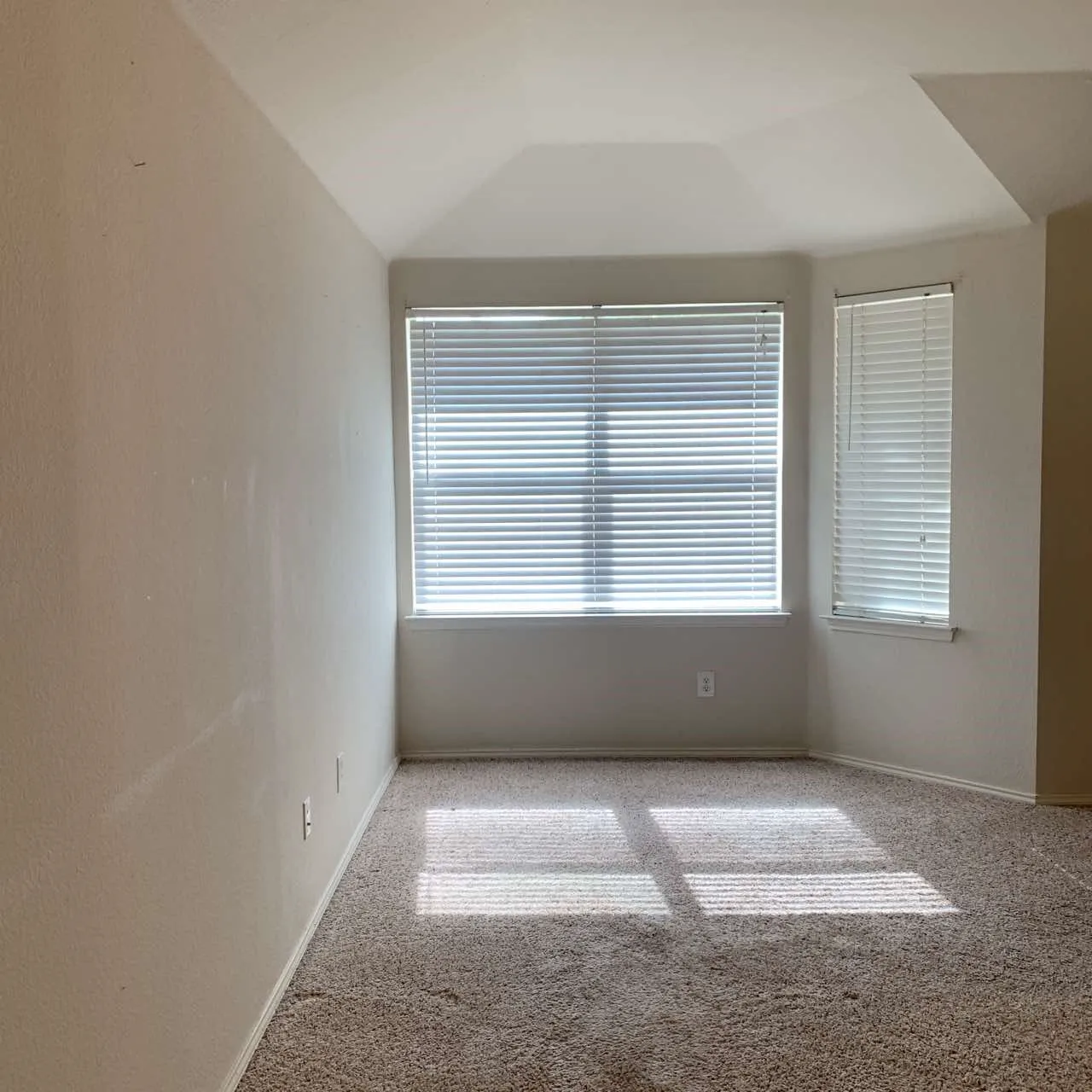 Single Family Residence For Rent in Collin County , 208 N Rolling Meadows Drive N, Wylie, Texas 75098, 3 Bedroom, 2 Bathroom, 2 Garage spaces, 1,633 Sqft, built in 2003, mls#21359436, Real Estate Agent in Wylie, Homes For Rent in Collin county, Homes For Rent in Wylie, Realtor in Wylie Texas, Real Estate Brokerage Independent Realty Texas, Luminita Cordes Realtor