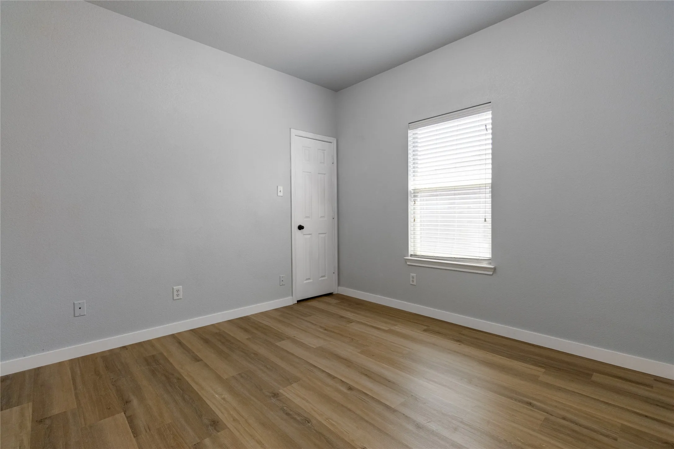 3rd bedroom with large walk in closet