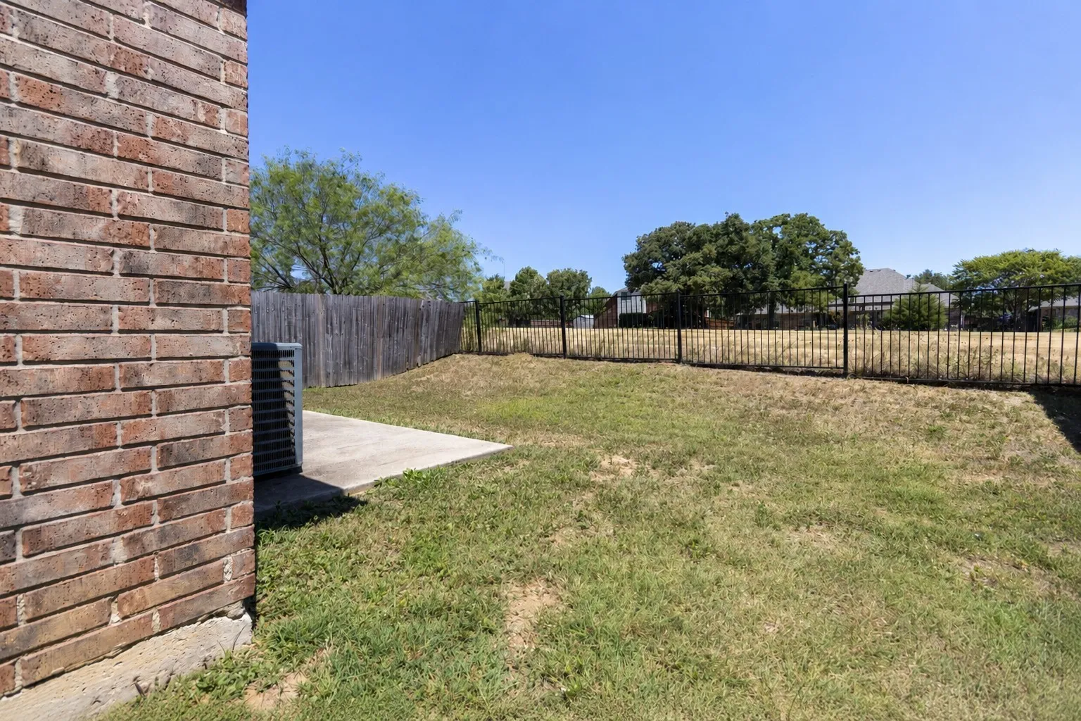 No neighbors behind property