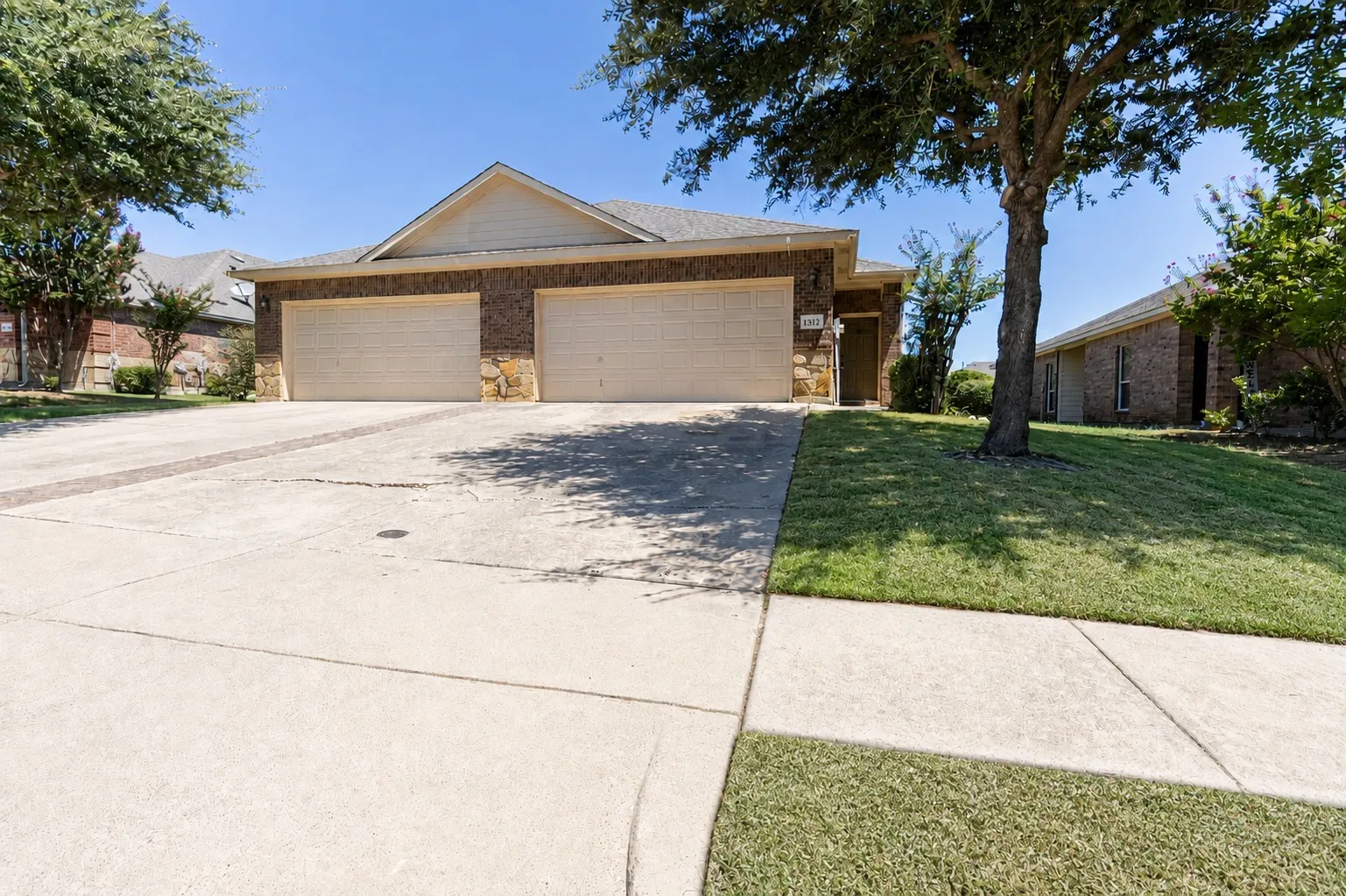Duplex For Rent in Tarrant County , 1312 Piedmont Drive, Mansfield, Texas 76063, 3 Bedroom, 2 Bathroom, 2 Garage spaces, 1,222 Sqft, built in 2008, mls#21356629, Real Estate Agent in Mansfield, Homes For Rent in Tarrant county, Homes For Rent in Mansfield, Realtor in Mansfield Texas, Real Estate Brokerage Independent Realty Texas, Luminita Cordes Realtor