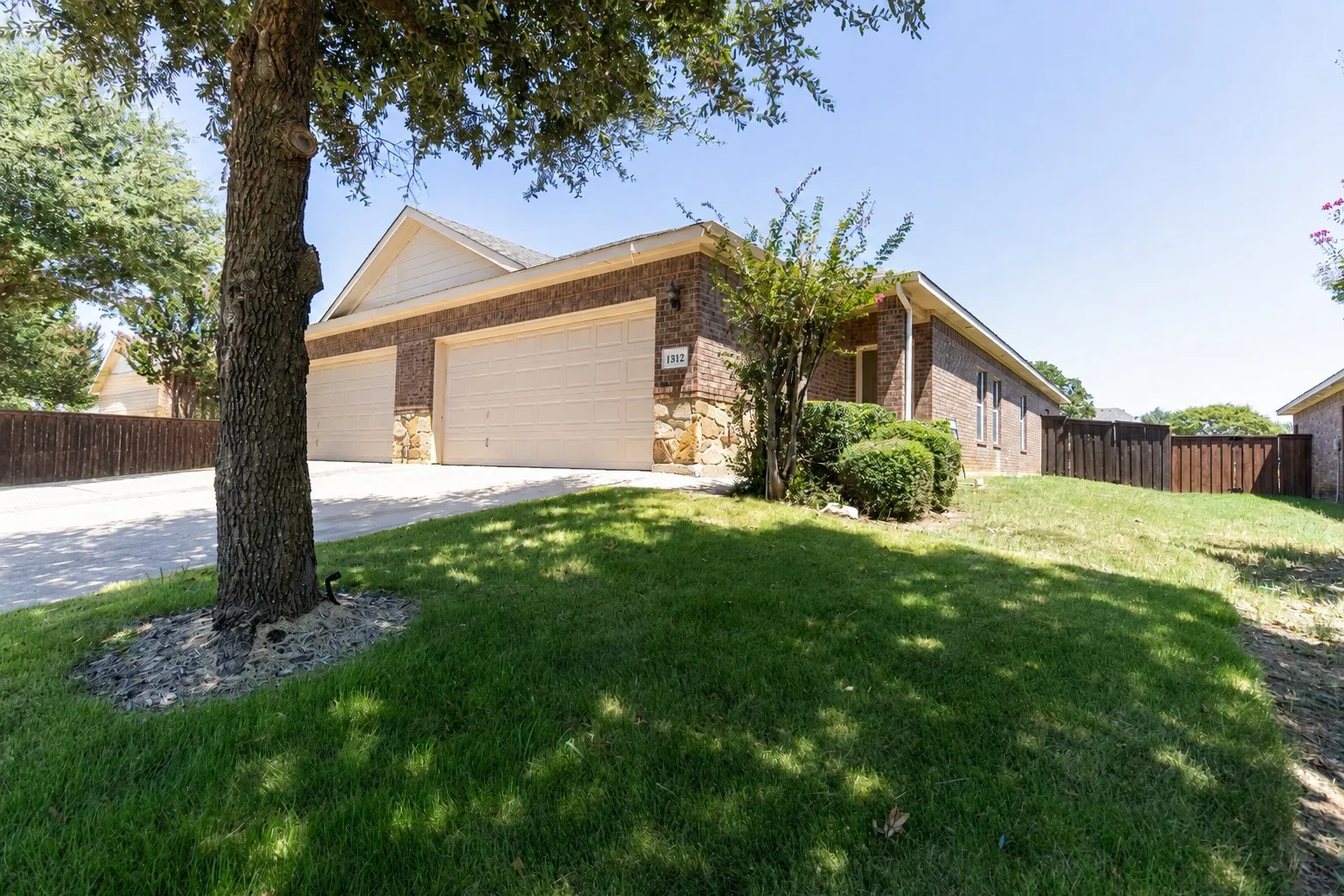 Duplex For Rent in Tarrant County , 1312 Piedmont Drive, Mansfield, Texas 76063, 3 Bedroom, 2 Bathroom, 2 Garage spaces, 1,222 Sqft, built in 2008, mls#21356629, Real Estate Agent in Mansfield, Homes For Rent in Tarrant county, Homes For Rent in Mansfield, Realtor in Mansfield Texas, Real Estate Brokerage Independent Realty Texas, Luminita Cordes Realtor