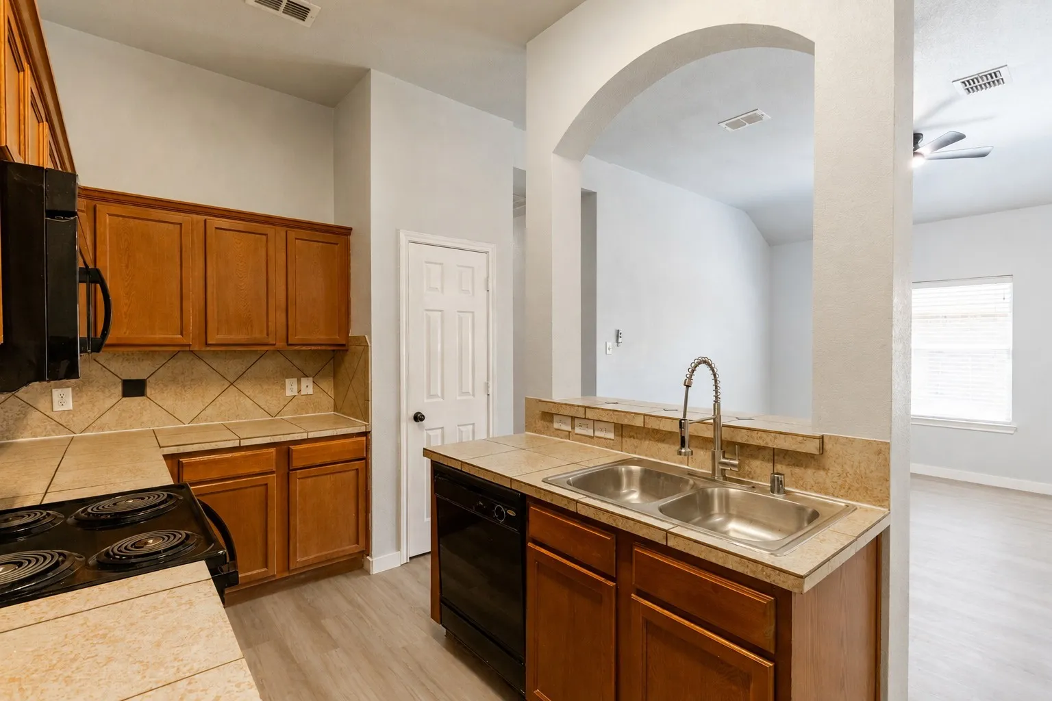 Duplex For Rent in Tarrant County , 1312 Piedmont Drive, Mansfield, Texas 76063, 3 Bedroom, 2 Bathroom, 2 Garage spaces, 1,222 Sqft, built in 2008, mls#21356629, Real Estate Agent in Mansfield, Homes For Rent in Tarrant county, Homes For Rent in Mansfield, Realtor in Mansfield Texas, Real Estate Brokerage Independent Realty Texas, Luminita Cordes Realtor