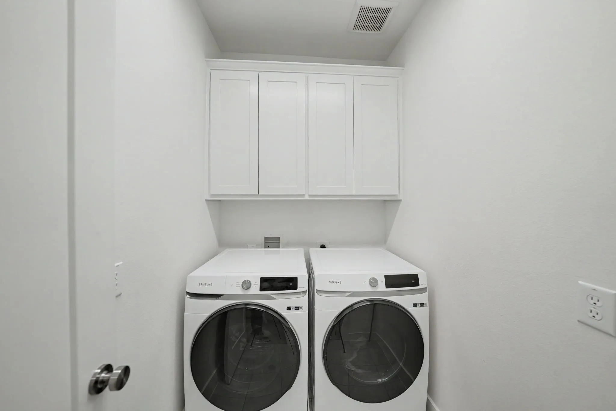 Townhouse For Sale in Denton County , 730 Bandera Court, Prosper, Texas 75078, 3 Bedroom, 3 Bathroom, 2 Garage spaces, 1,868 Sqft, built in 2022, mls#21356156, Real Estate Agent in Prosper, Homes For Sale in Denton county, Homes For Sale in Prosper, Realtor in Prosper Texas, Real Estate Brokerage Independent Realty Texas, Luminita Cordes Realtor