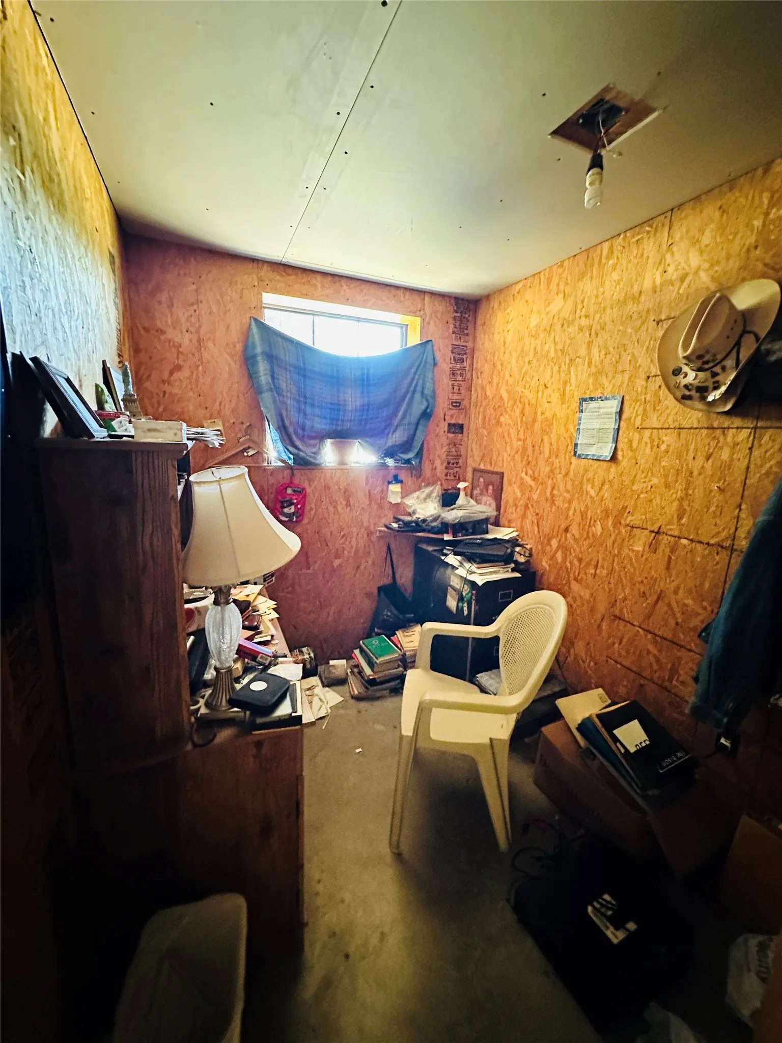 Single Family Residence For Sale in Brown County , 1020 Pleasant Valley Road, May, Texas 76857, 1 Bedroom, 1 Bathroom, Garage spaces, 576 Sqft, built in 2004, mls#21359378, Real Estate Agent in May, Homes For Sale in Brown county, Homes For Sale in May, Realtor in May Texas, Real Estate Brokerage Independent Realty Texas, Luminita Cordes Realtor