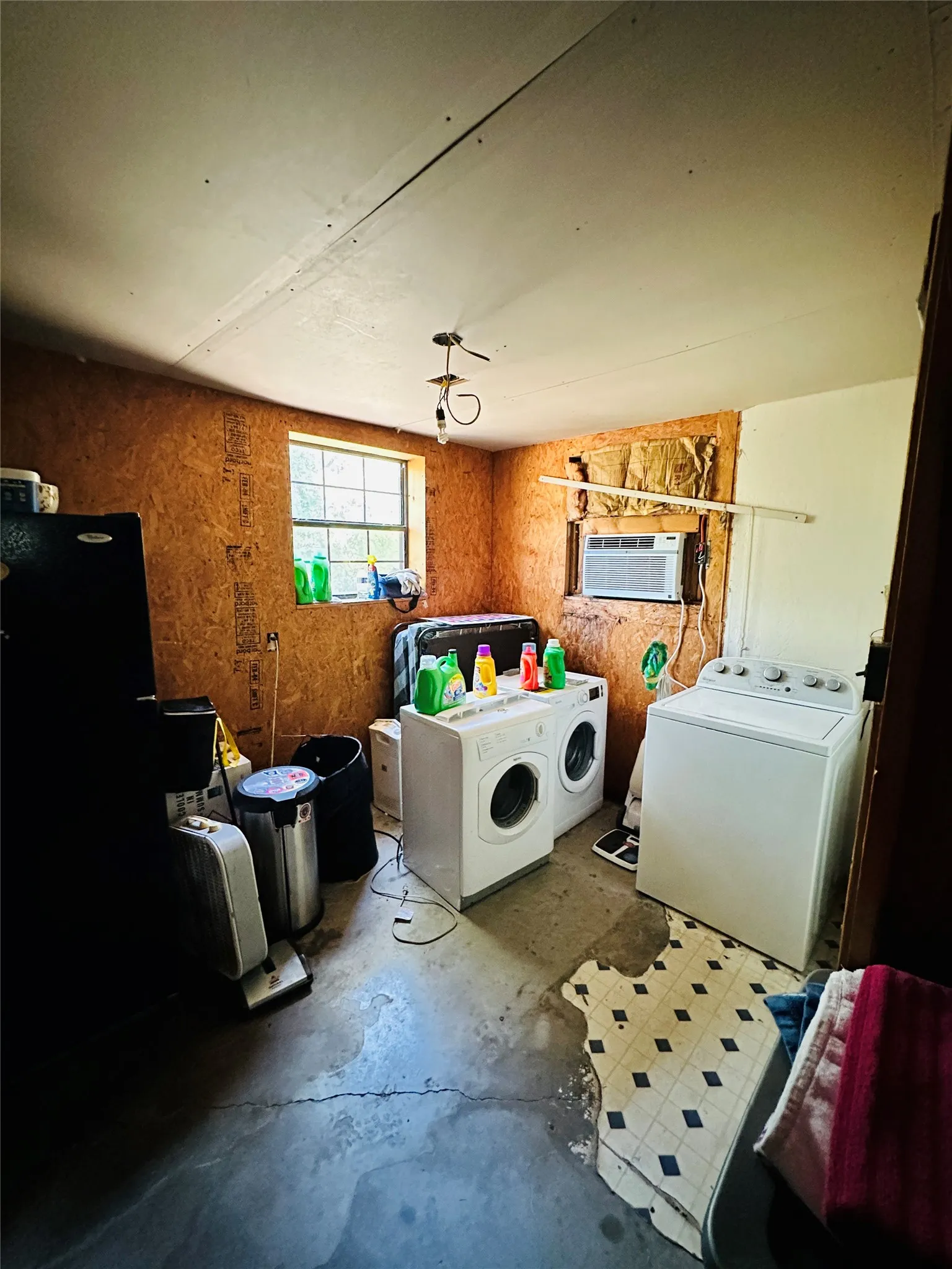 Single Family Residence For Sale in Brown County , 1020 Pleasant Valley Road, May, Texas 76857, 1 Bedroom, 1 Bathroom, Garage spaces, 576 Sqft, built in 2004, mls#21359378, Real Estate Agent in May, Homes For Sale in Brown county, Homes For Sale in May, Realtor in May Texas, Real Estate Brokerage Independent Realty Texas, Luminita Cordes Realtor